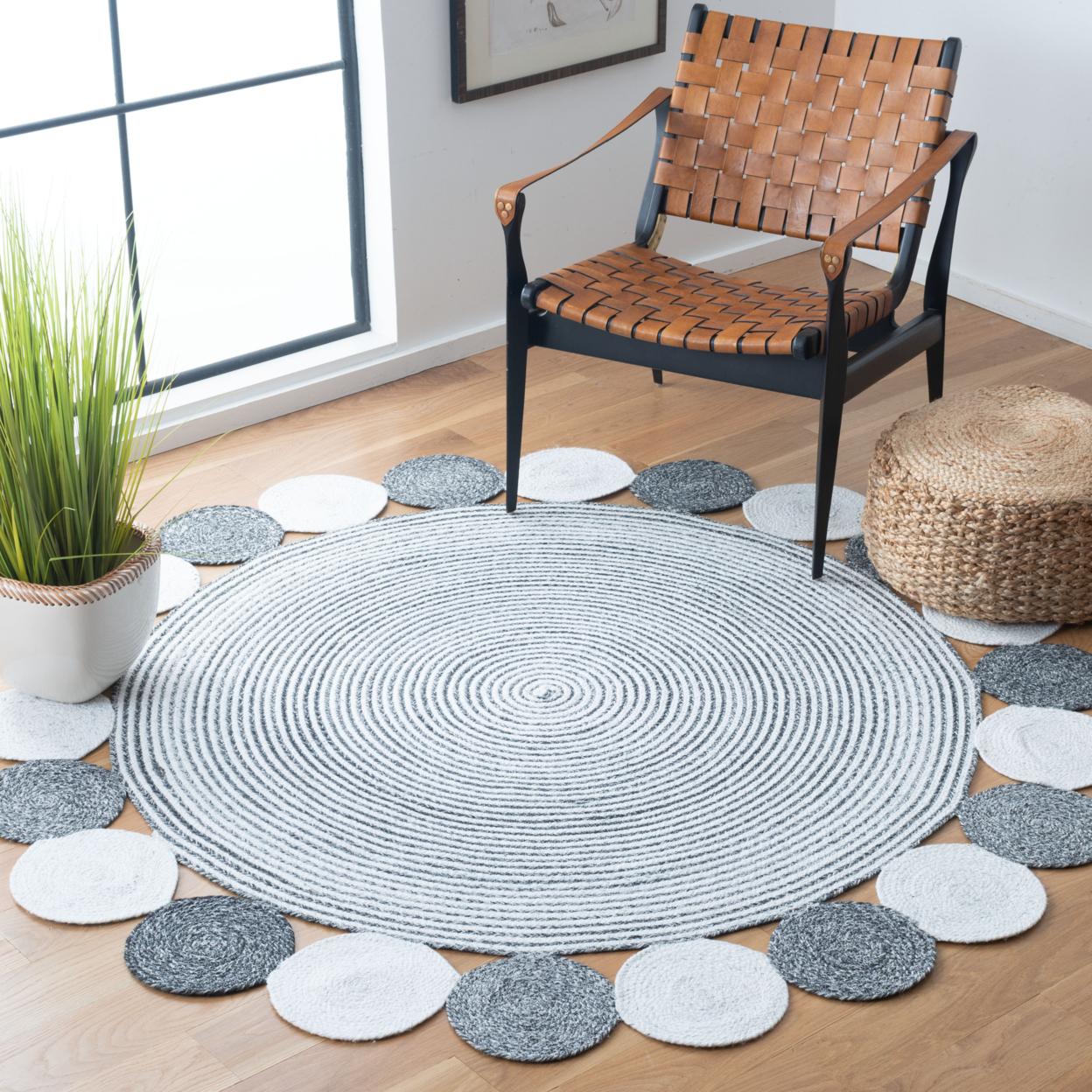 SAFAVIEH Cape Cod CAP231H Handwoven Charcoal / Ivory Rug - 7' Round