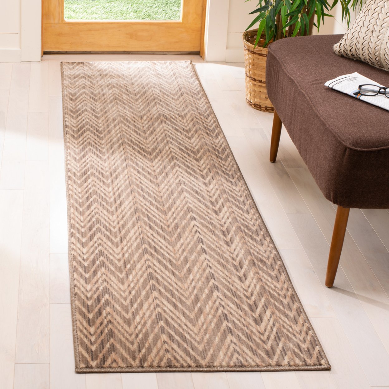 SAFAVIEH Infinity Collection INF588V Taupe / Beige Rug - 4' X 6'