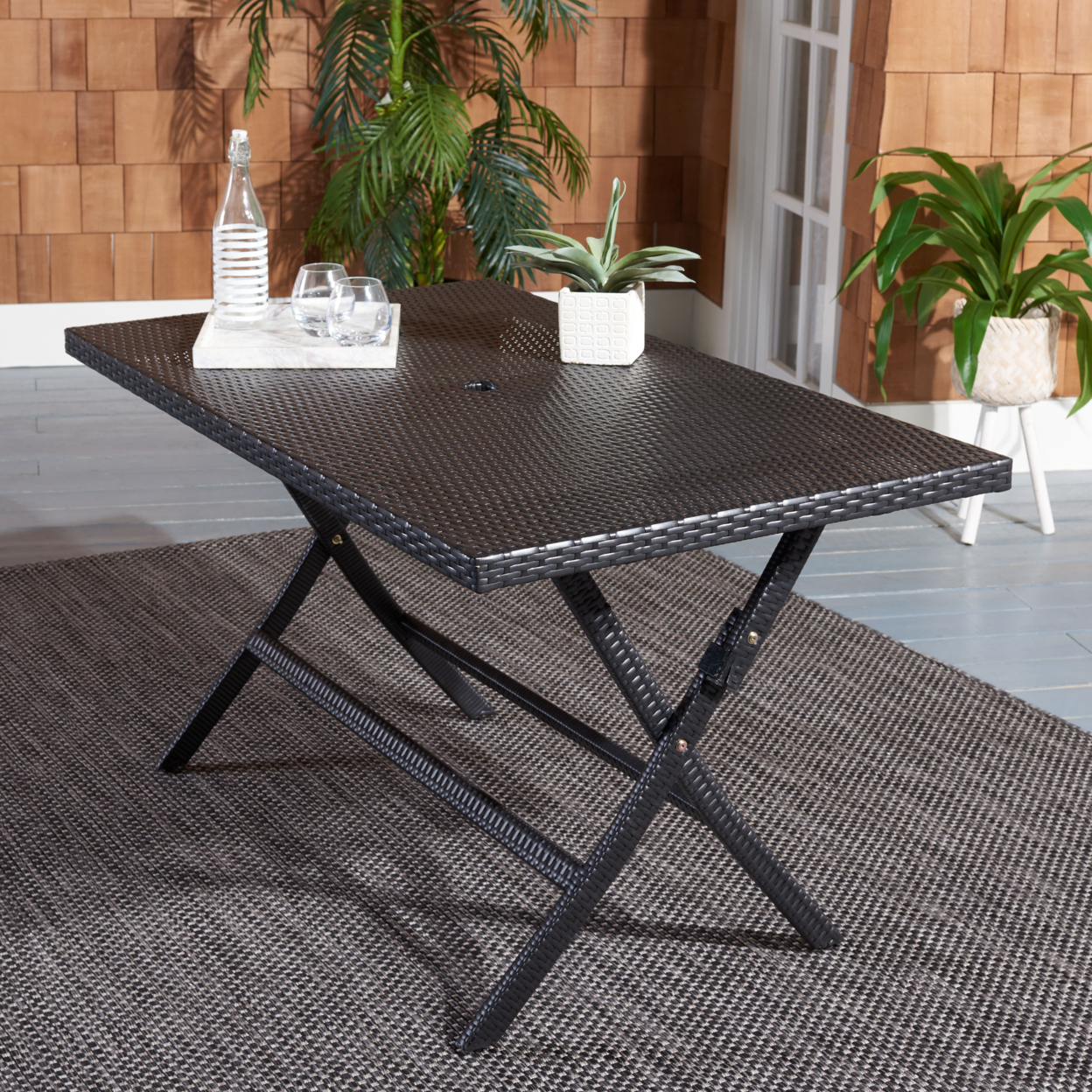 SAFAVIEH Outdoor Collection Akita Folding Table Black