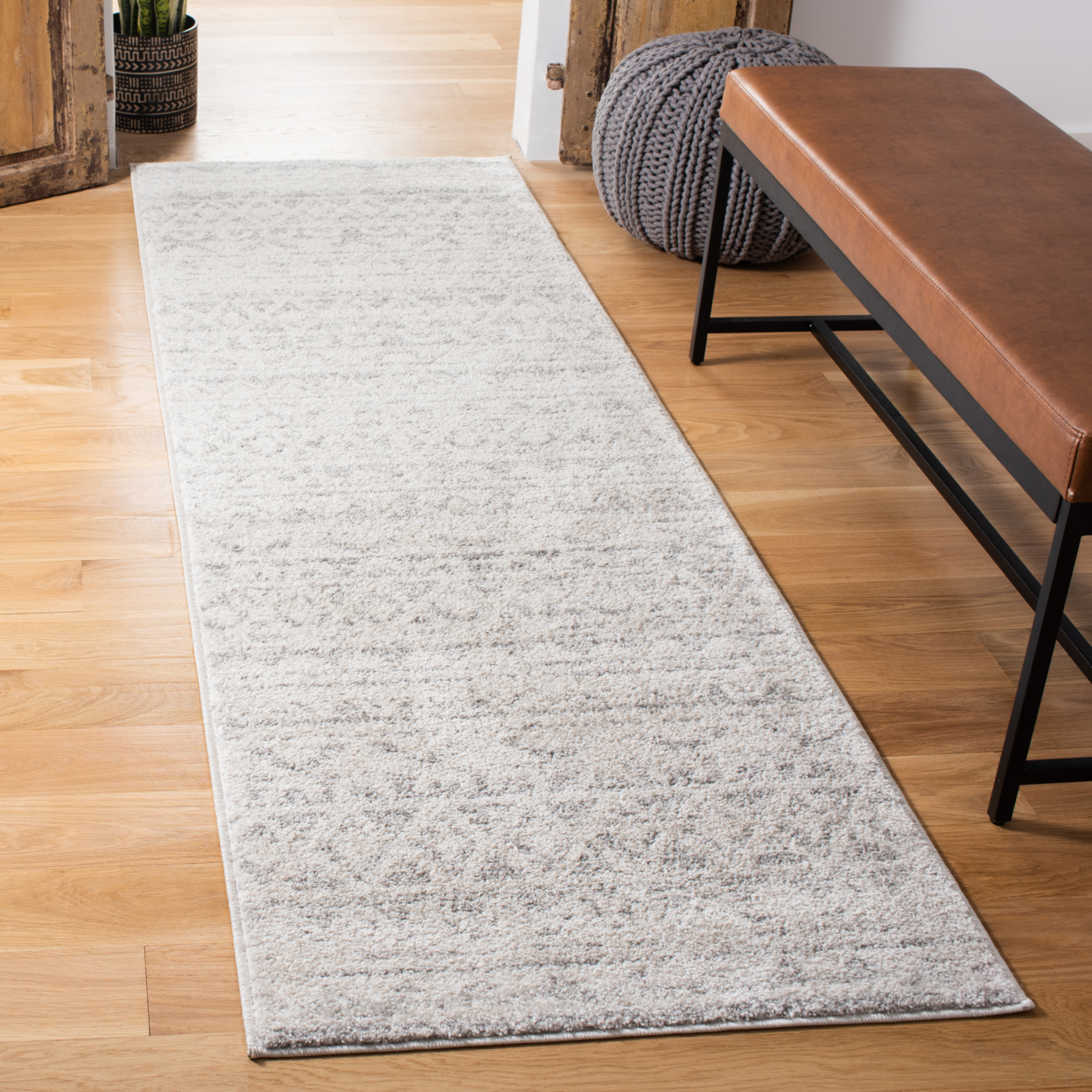 SAFAVIEH Adirondack Collection ADR119A Ivory / Silver Rug - 5' 1 X 7' 6