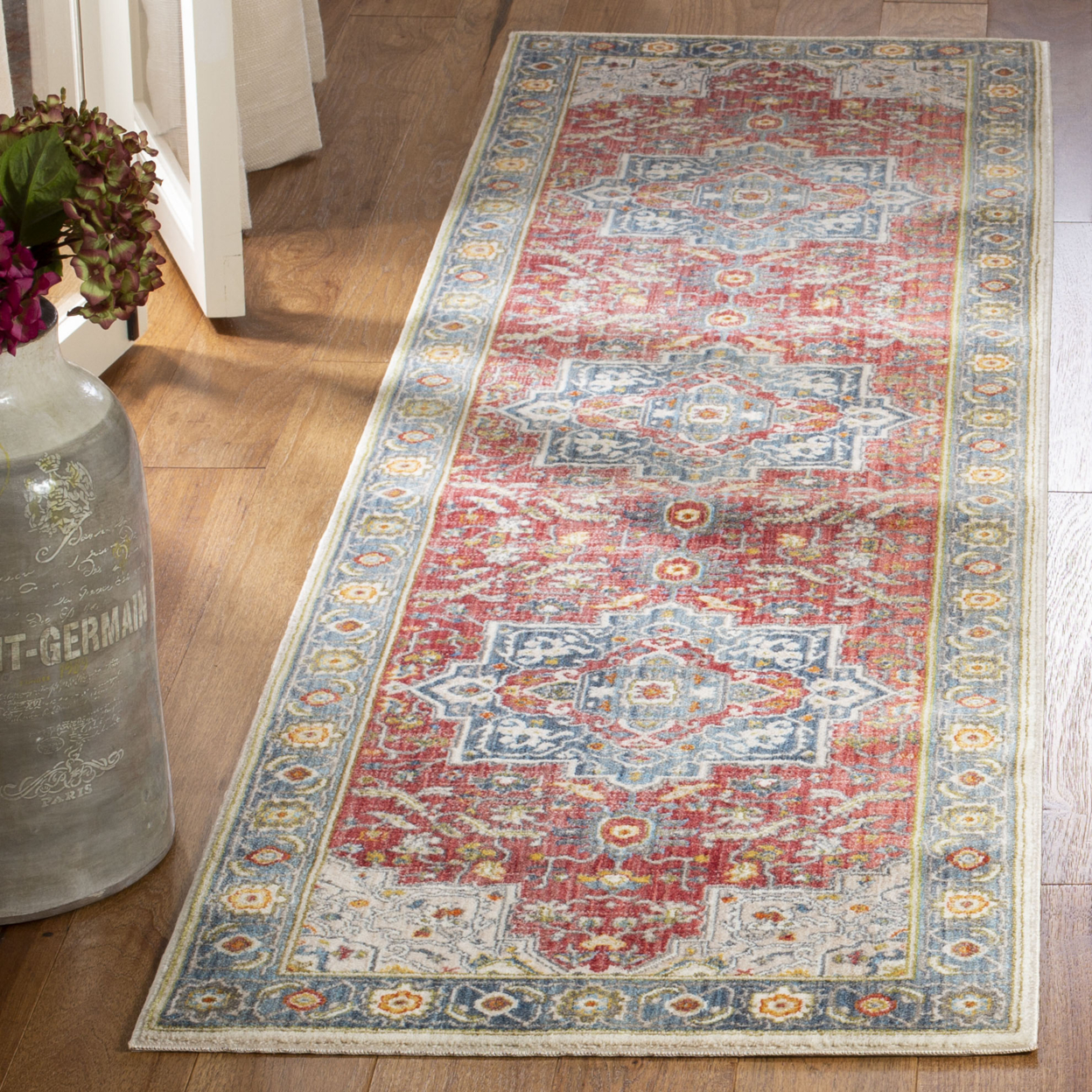 SAFAVIEH Vintage Persian Collection VTP478Q Red/Blue Rug - 4' X 6'