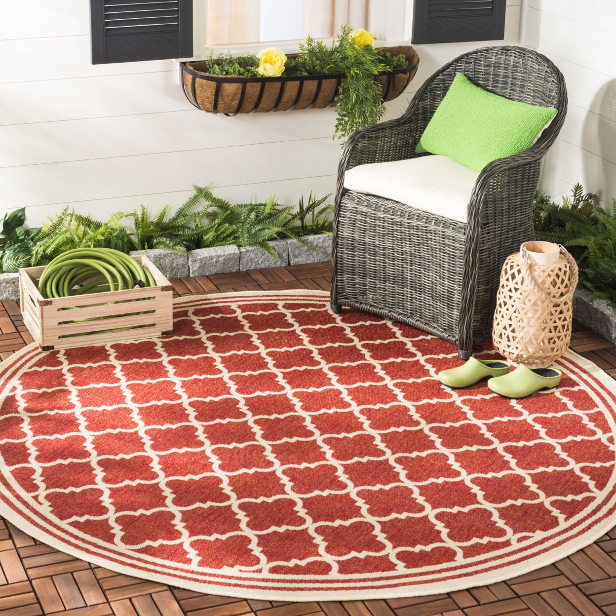 SAFAVIEH Indoor Outdoor BHS121Q Beach House Red / Creme Rug - 4' Square