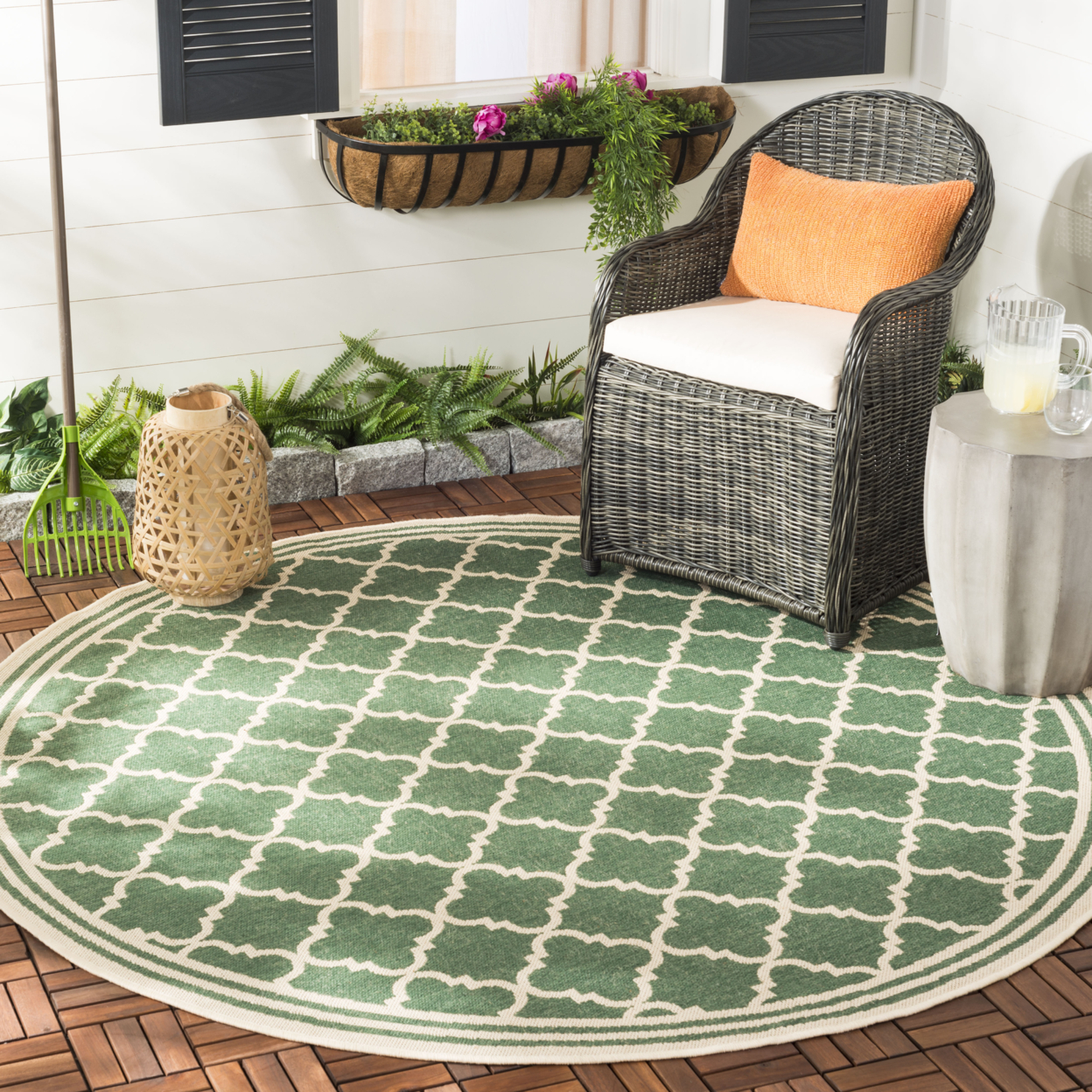 SAFAVIEH Indoor Outdoor BHS121Y Beach House Green / Creme Rug - 4' Square