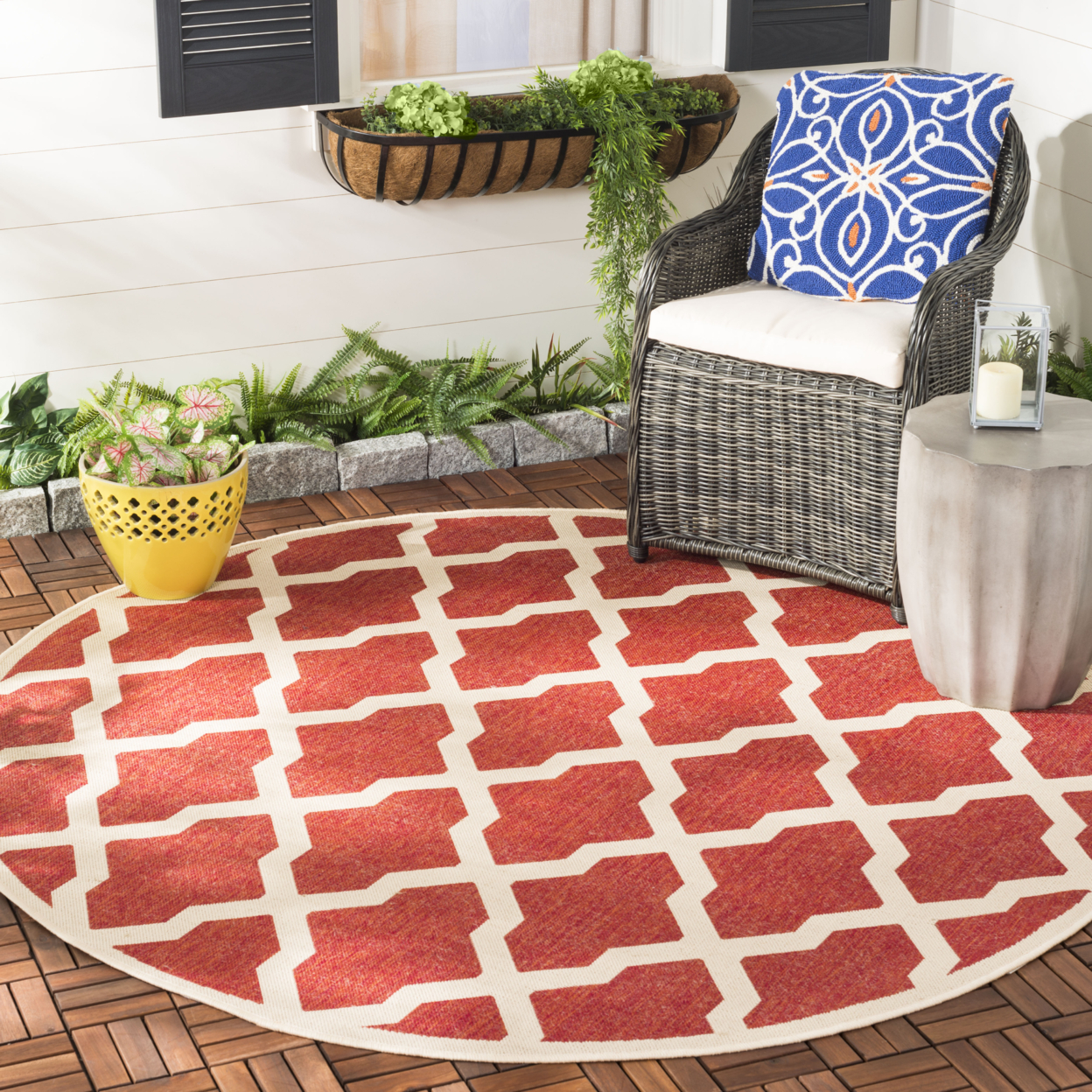 SAFAVIEH Indoor Outdoor BHS122Q Beach House Red / Creme Rug - 6' 7 Square
