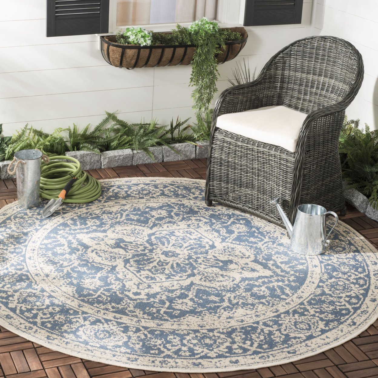 SAFAVIEH Indoor Outdoor BHS137M Beach House Blue / Creme Rug - 8' Square