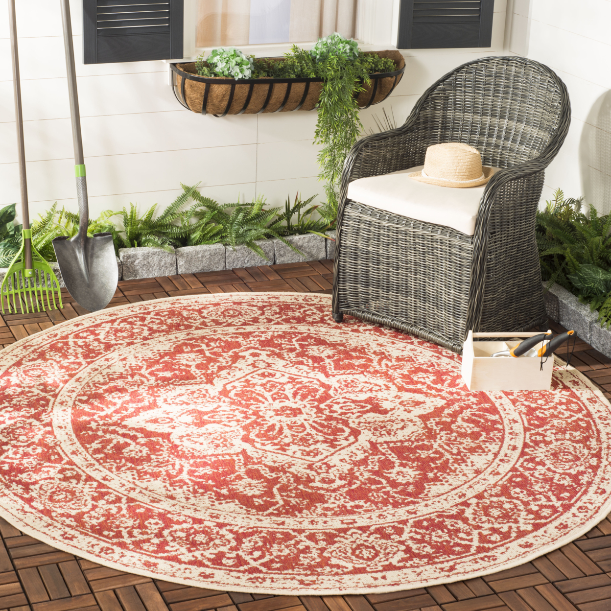 SAFAVIEH Indoor Outdoor BHS137Q Beach House Red / Creme Rug - 4' Square
