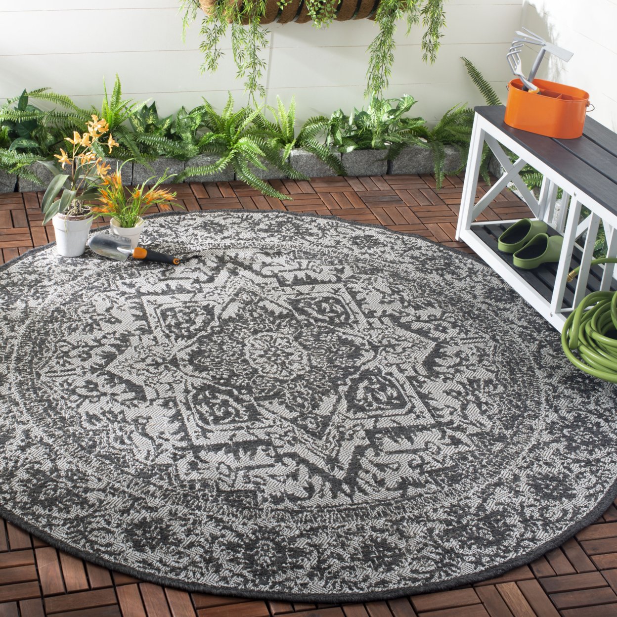 SAFAVIEH Outdoor BHS139A Beach House Lt Grey / Charcoal Rug - 6' 7 Square