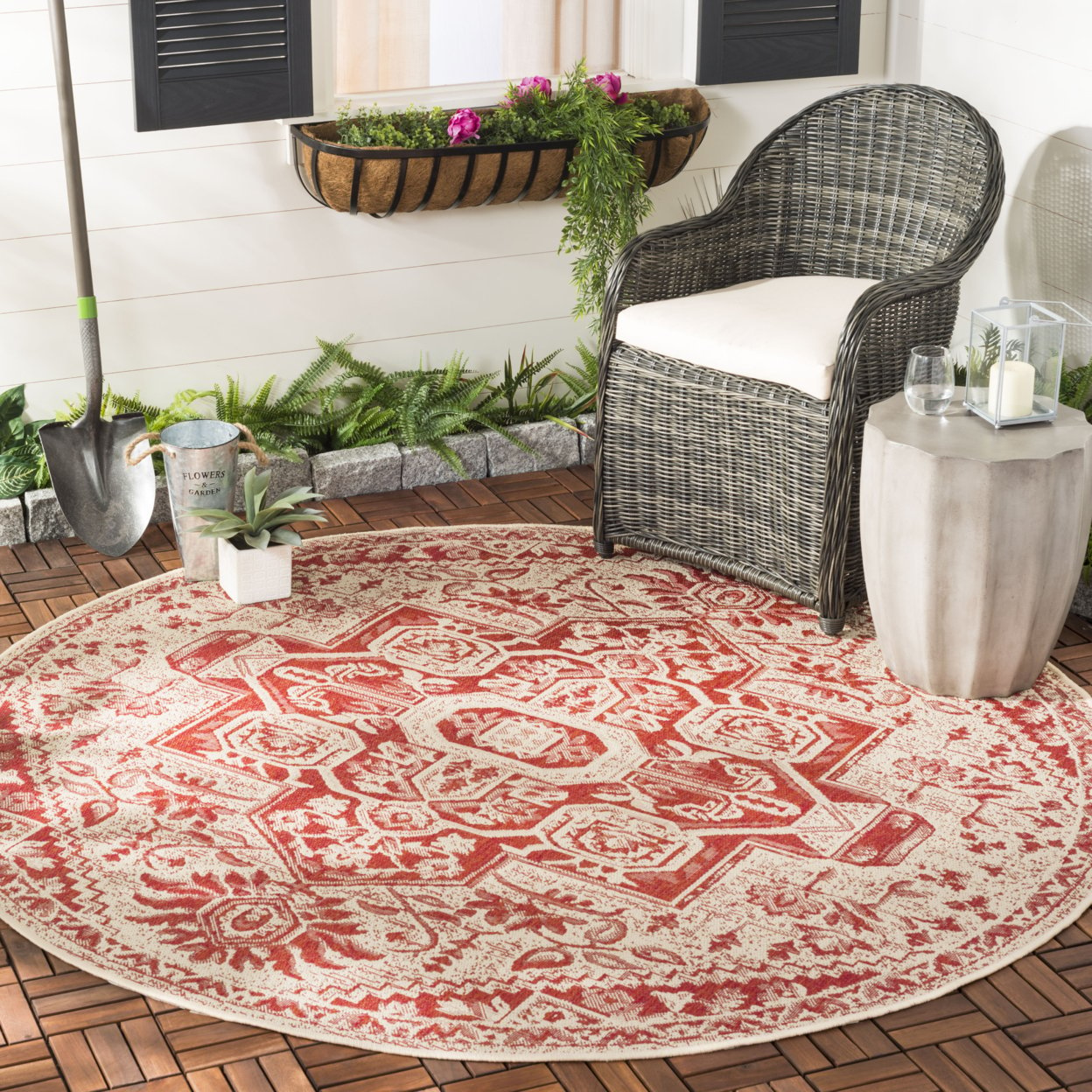 SAFAVIEH Indoor Outdoor BHS138Q Beach House Red / Creme Rug - 6' 7 Square