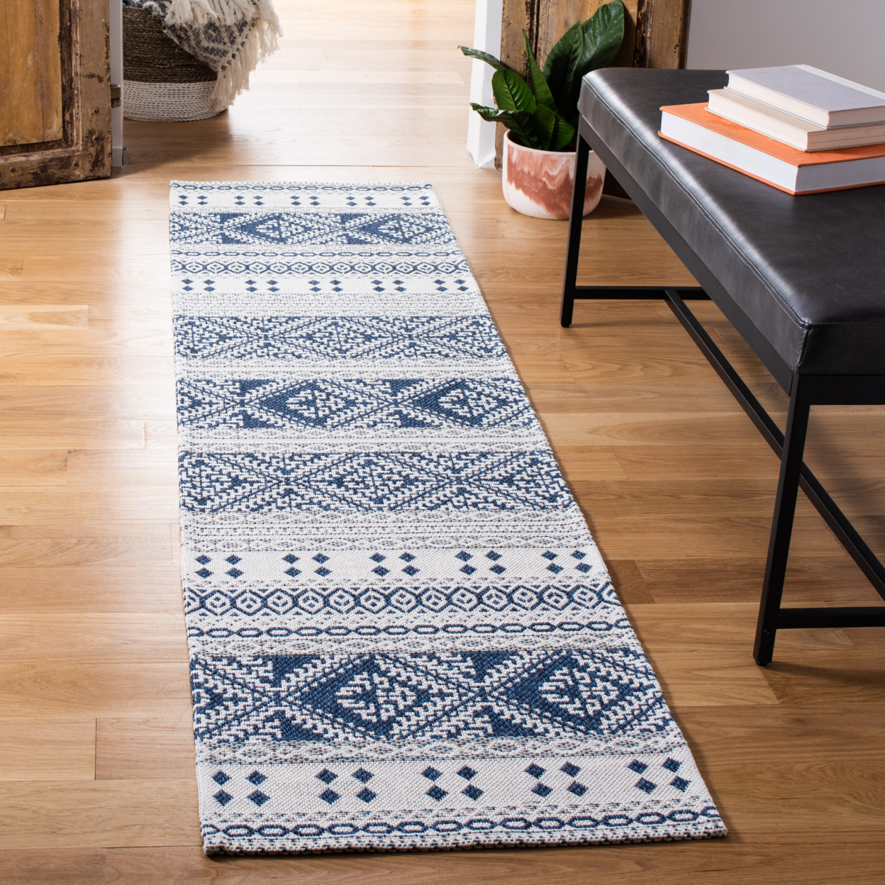 SAFAVIEH Augustine Collection AGT445N Navy / Creme Rug - 6' 4 Square
