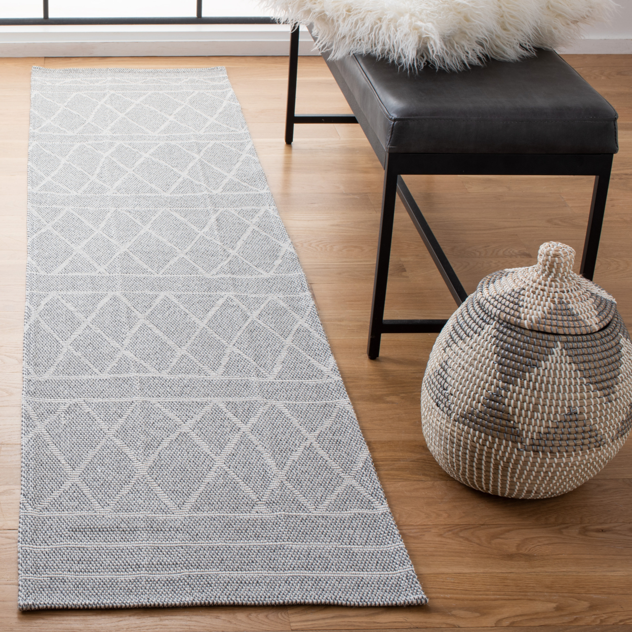 SAFAVIEH Augustine Collection AGT474A Grey / Ivory Rug - 6' 7 Square