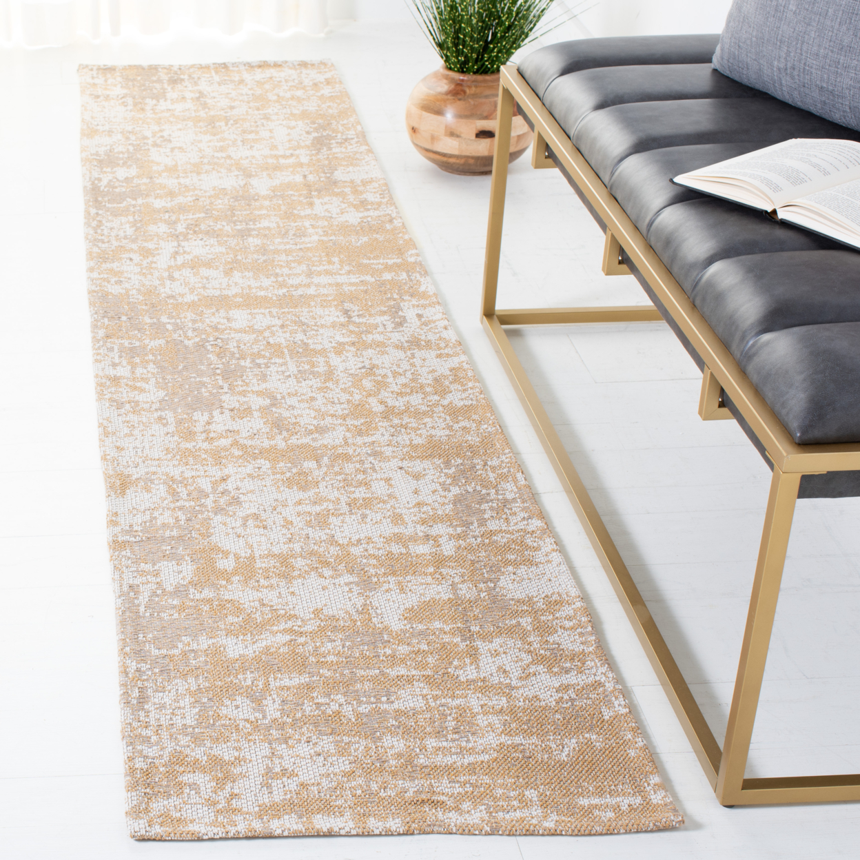 SAFAVIEH Augustine Collection AGT469E Taupe / Grey Rug - 6' 7 Square