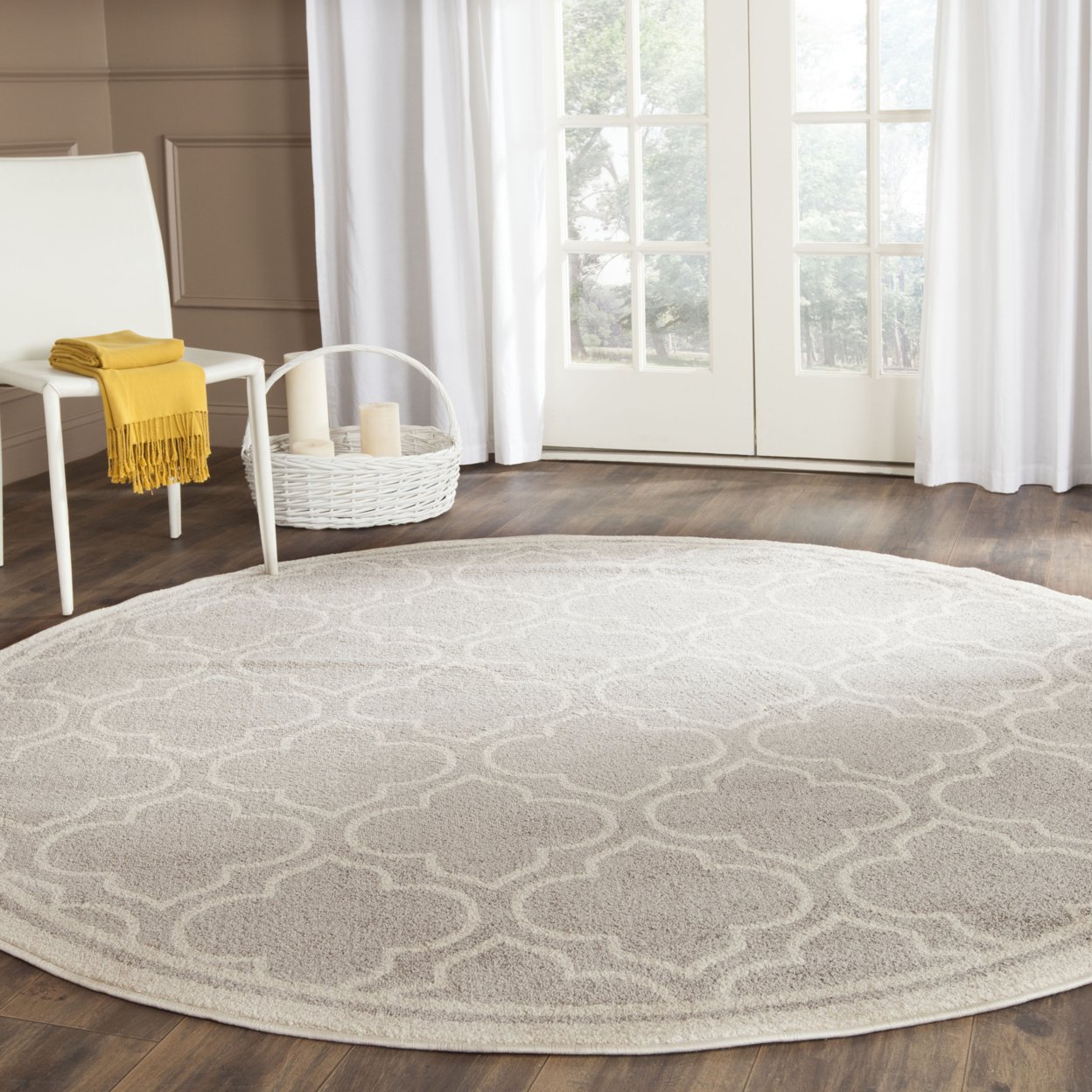 SAFAVIEH Amherst Collection AMT412B Light Grey/Ivory Rug - 5' Square