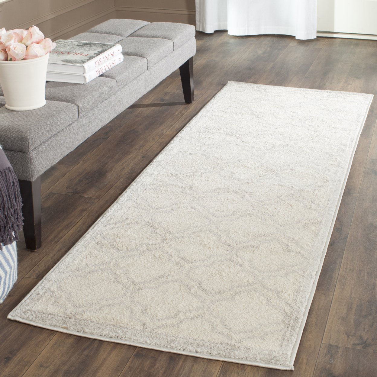 SAFAVIEH Amherst Collection AMT412E Ivory/Light Grey Rug - 8' X 10'