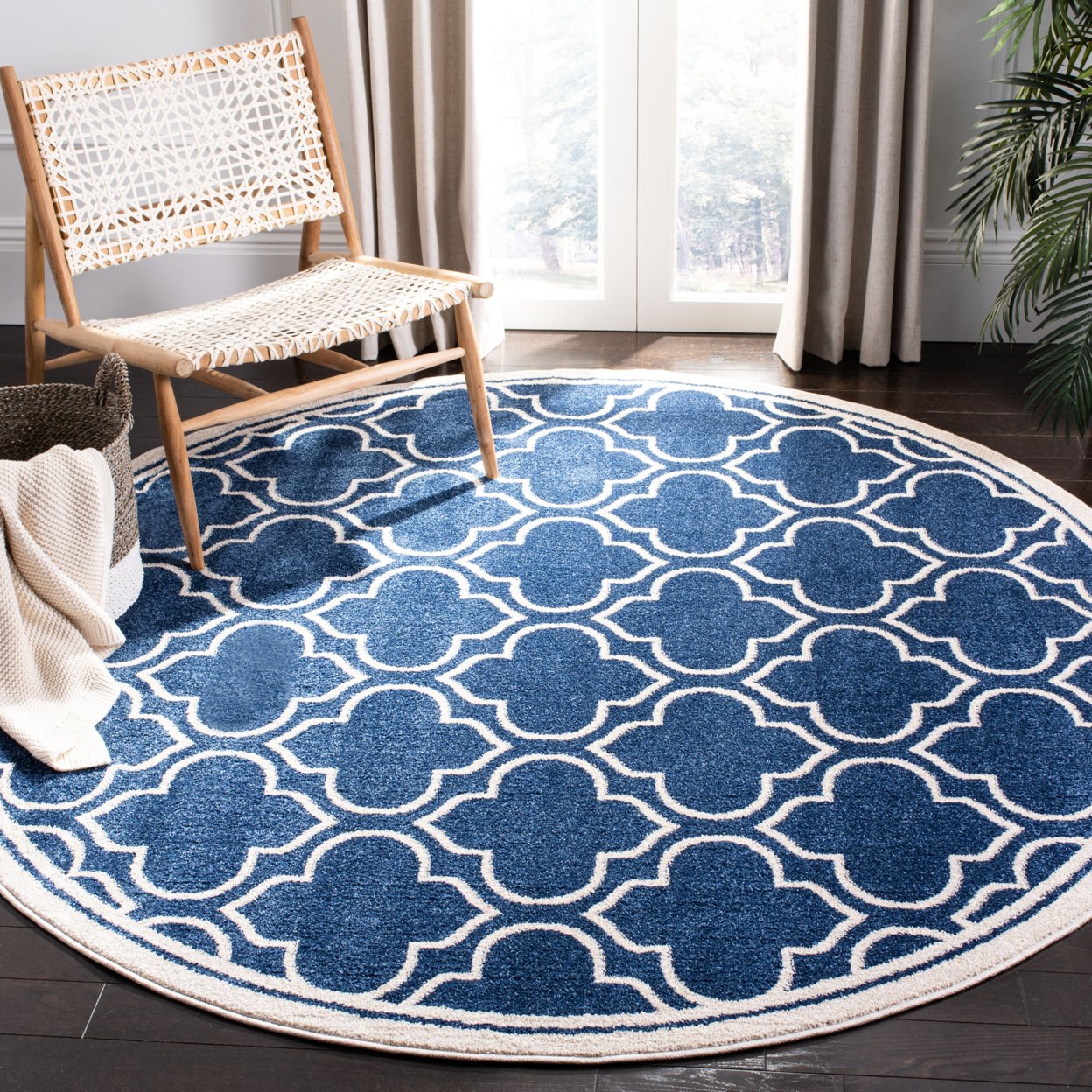 SAFAVIEH Amherst Collection AMT412P Navy / Ivory Rug - 3' X 5'