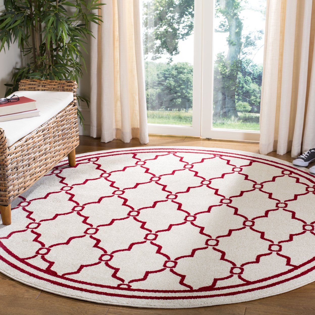 SAFAVIEH Amherst Collection AMT414H Ivory / Red Rug - 2' 6 X 4'