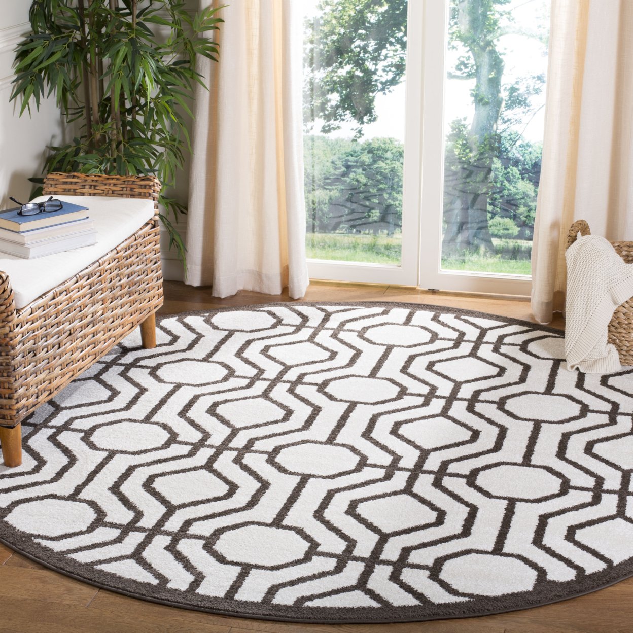 SAFAVIEH Amherst Collection AMT416J Ivory / Brown Rug - 2' 6 X 4'