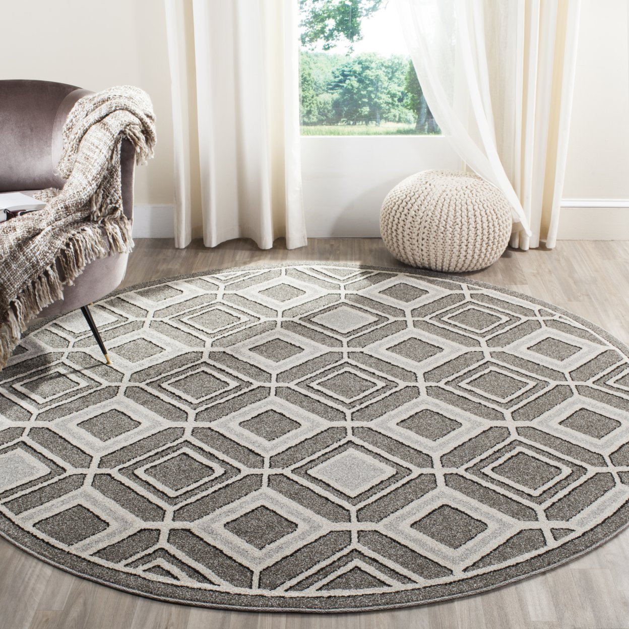 SAFAVIEH Amherst Collection AMT433C Grey / Light Grey Rug - 7' Square