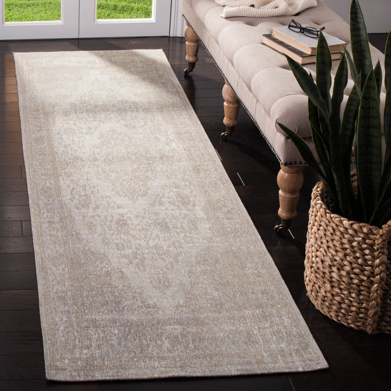 SAFAVIEH Classic Vintage Collection CLV121A Beige Rug - 5' X 8'