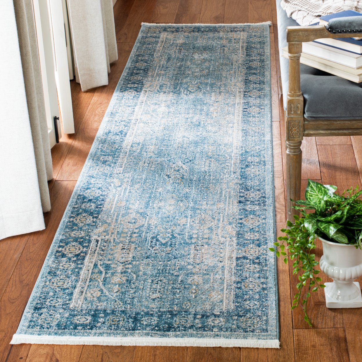 SAFAVIEH Victoria Collection VIC997N Blue / Ivory Rug - 2' 2 X 6'