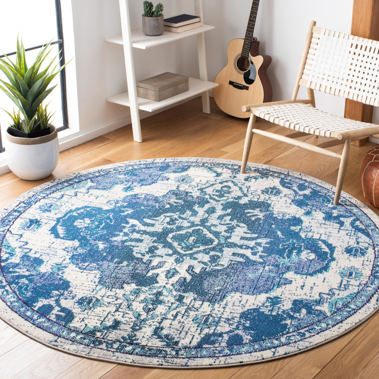SAFAVIEH Madison Collection MAD484A Ivory / Blue Rug - 6' 7 Round
