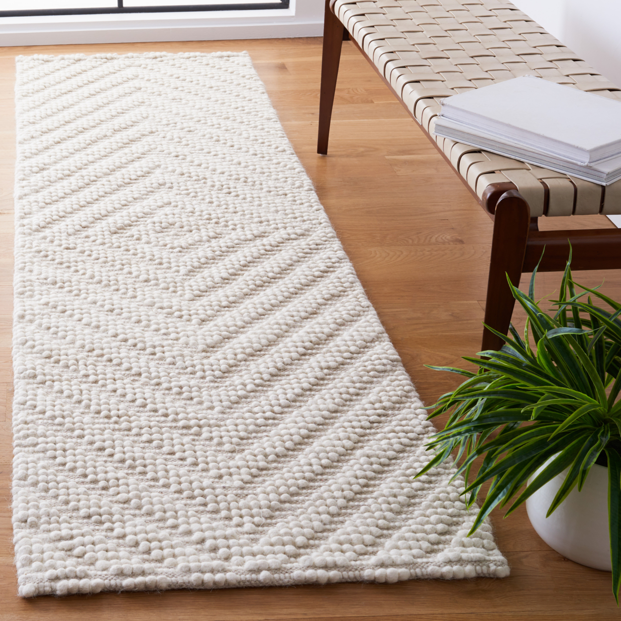 SAFAVIEH Natura Collection NAT276A Handwoven Ivory Rug - 4' X 6'