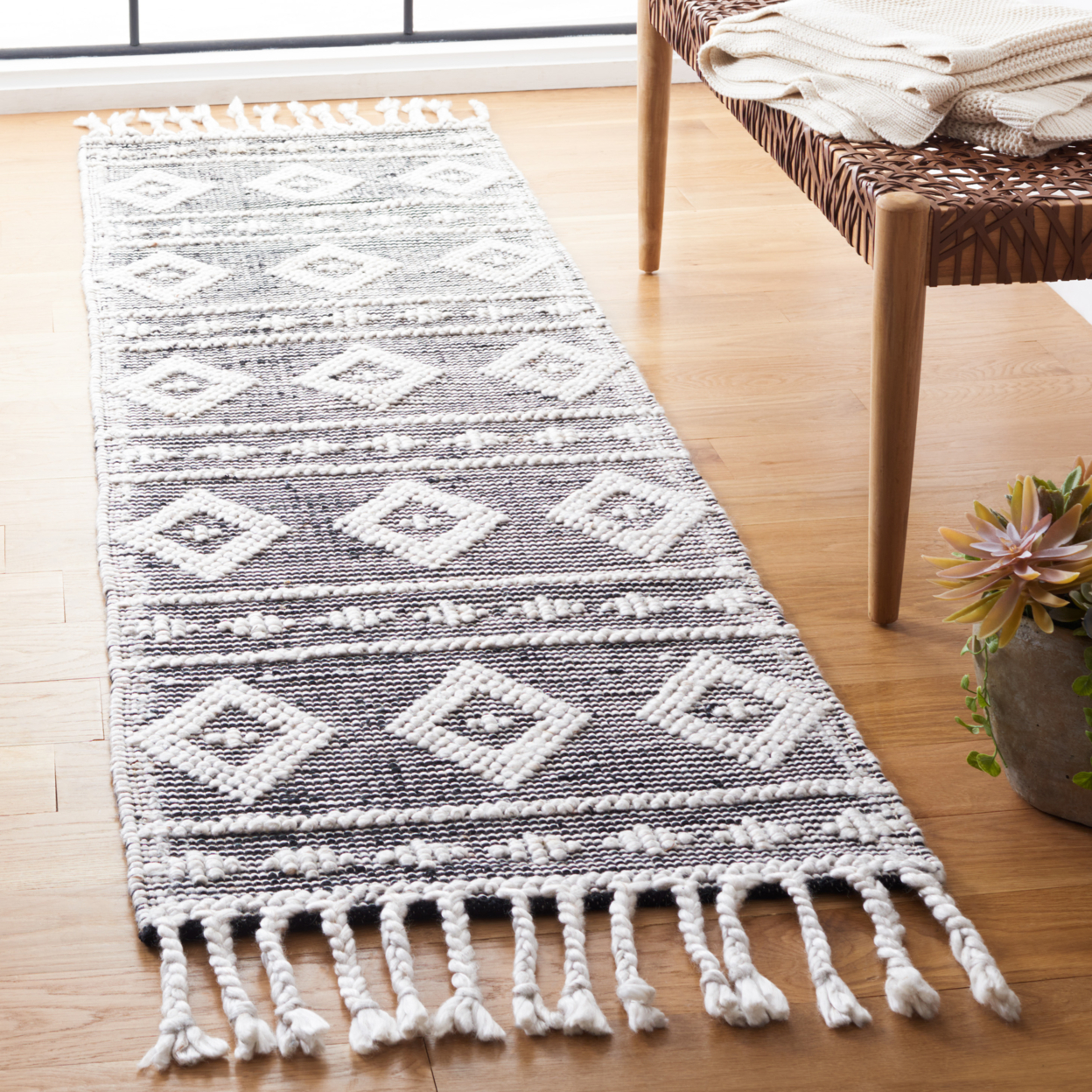 SAFAVIEH Natura Collection NAT315G Handwoven Silver Rug - 6' Square