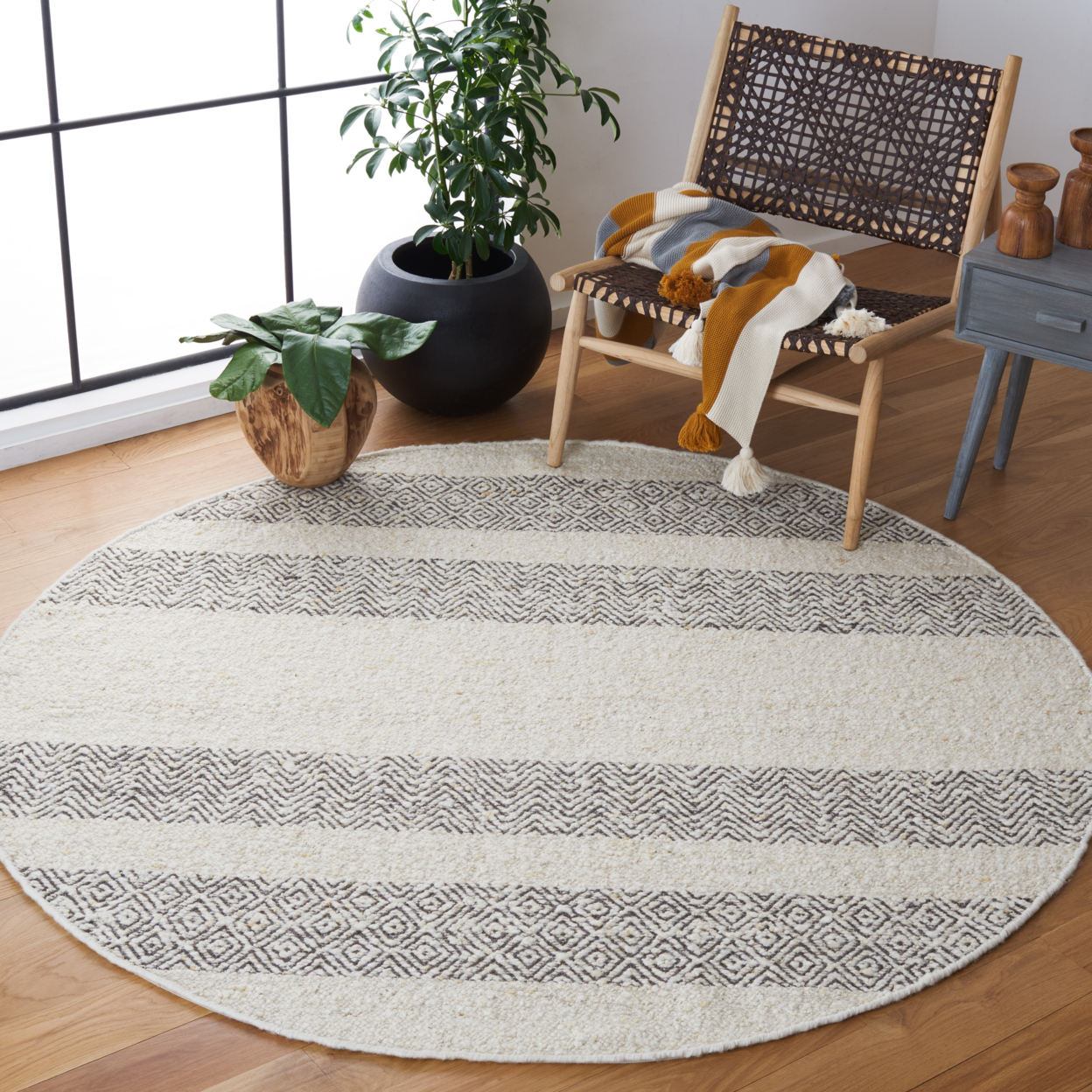 SAFAVIEH Natura Collection NAT332A Handwoven Ivory Rug - 6' Square