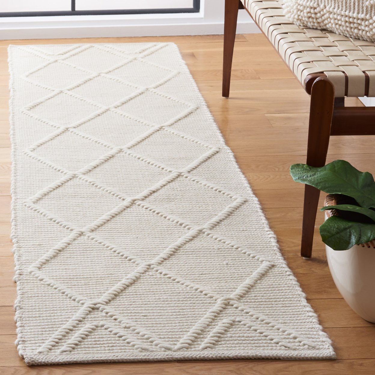 SAFAVIEH Natura Collection NAT832A Handwoven Ivory Rug - 2' 3 X 8'