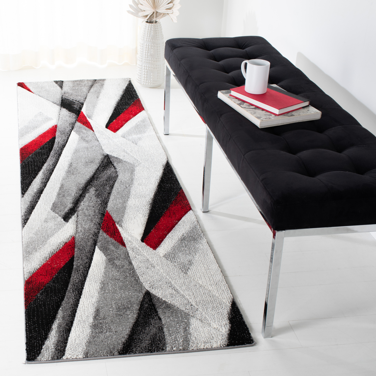 SAFAVIEH Hollywood Collection HLW710Q Grey / Red Rug - 4 X 6