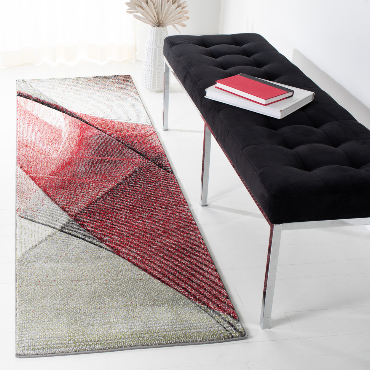 SAFAVIEH Hollywood Collection HLW715Q Grey / Red Rug - 6-7 X 9