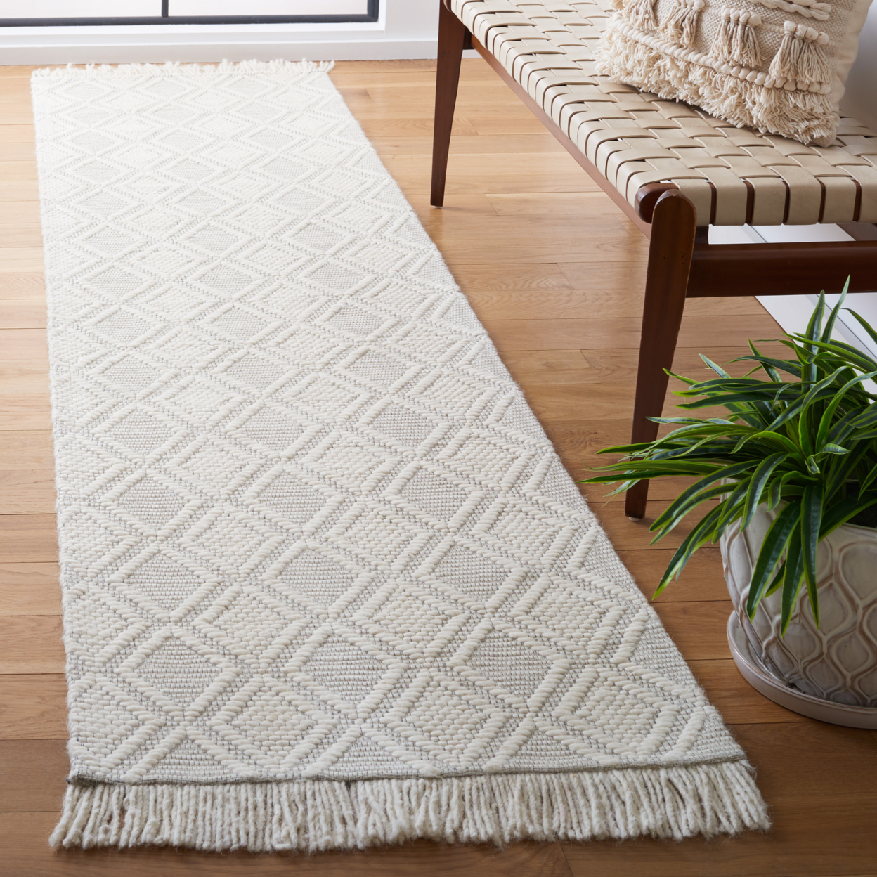 SAFAVIEH Natura Collection NAT870A Handwoven Ivory Rug - 6' Square