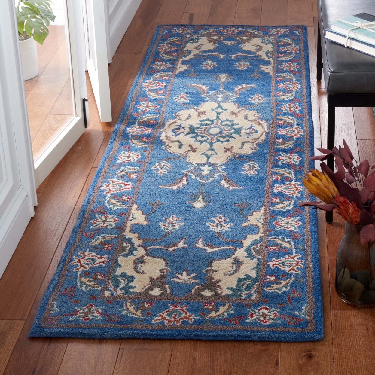 SAFAVIEH Antiquity Collection AT520M Blue / Ivory Rug - 6' Square