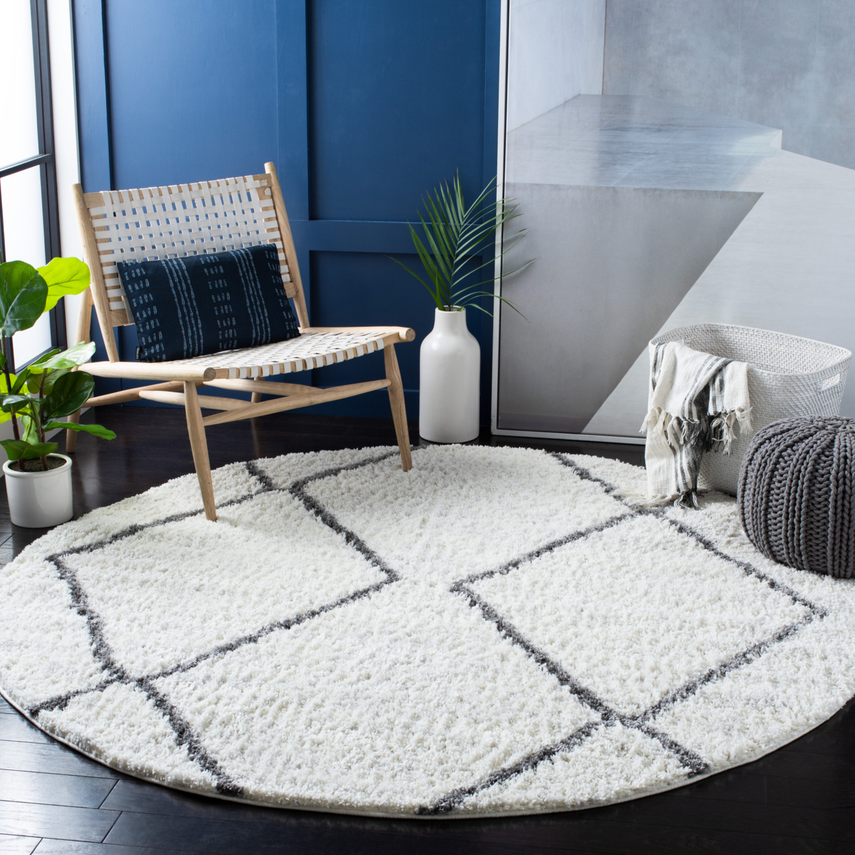 SAFAVIEH August Shag Collection AUG582A Ivory / Grey Rug - 6' 7 Round