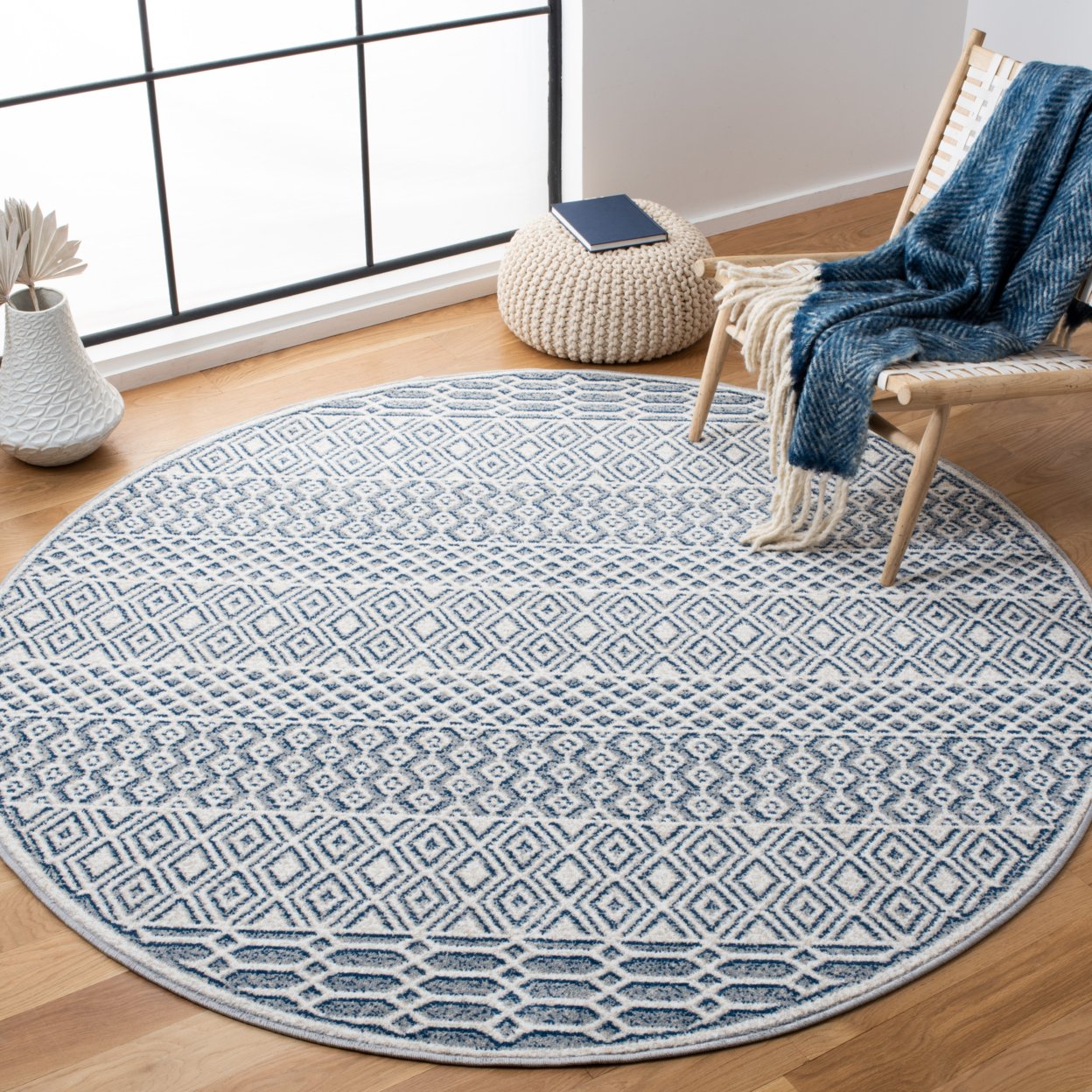 SAFAVIEH Belmont Collection BMT132B Ivory / Navy Rug - 6-7 X 6-7 Square
