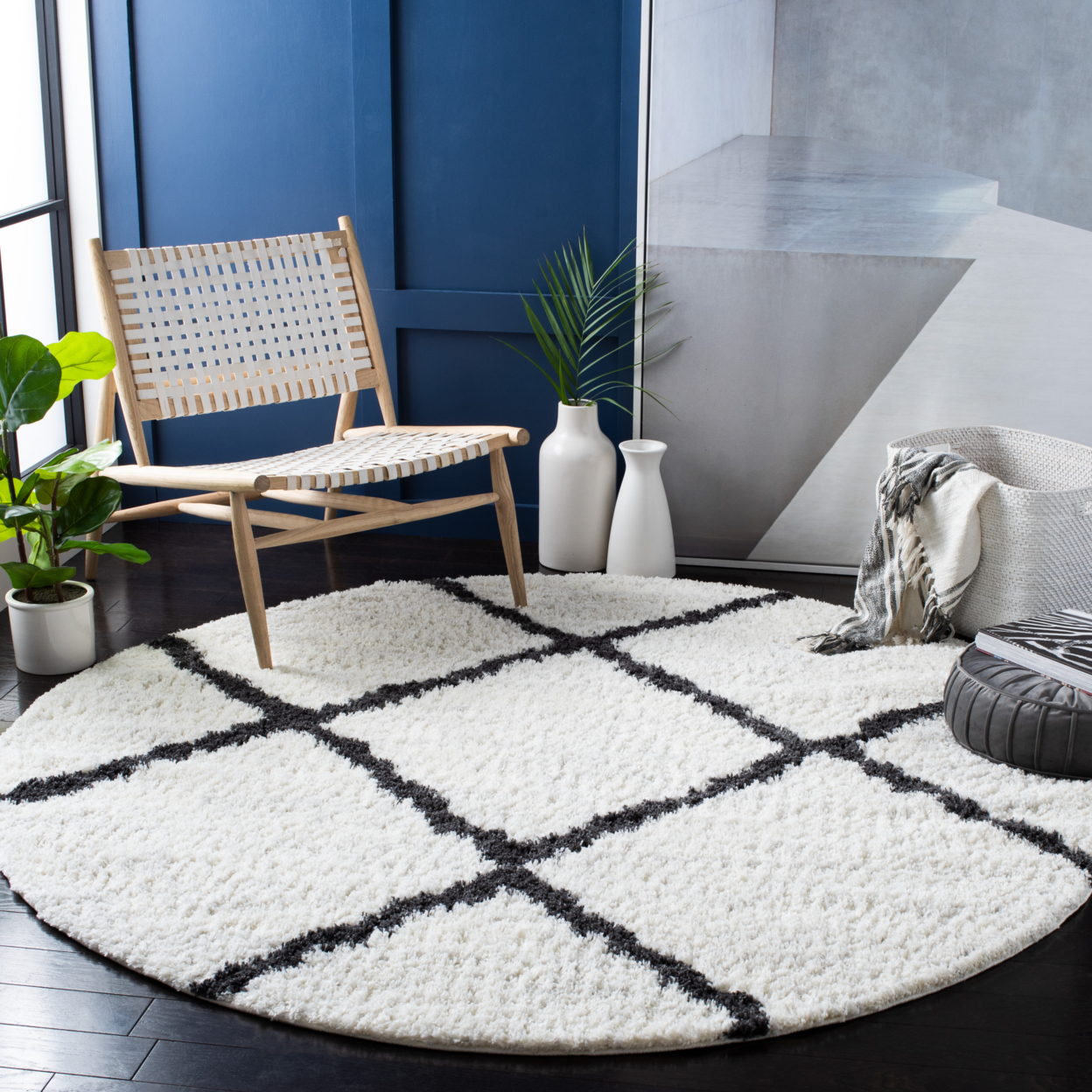 SAFAVIEH August Shag Collection AUG502A Ivory / Black Rug - 6' 7 Square