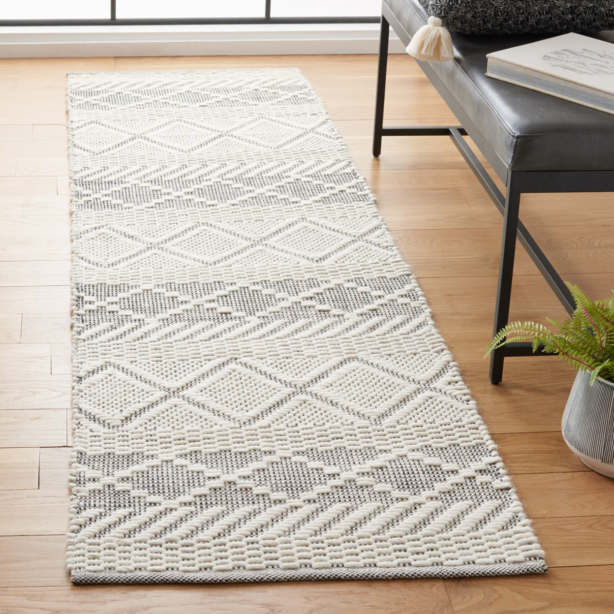 SAFAVIEH Natura Collection NAT854A Handwoven Ivory Rug - 5 X 8