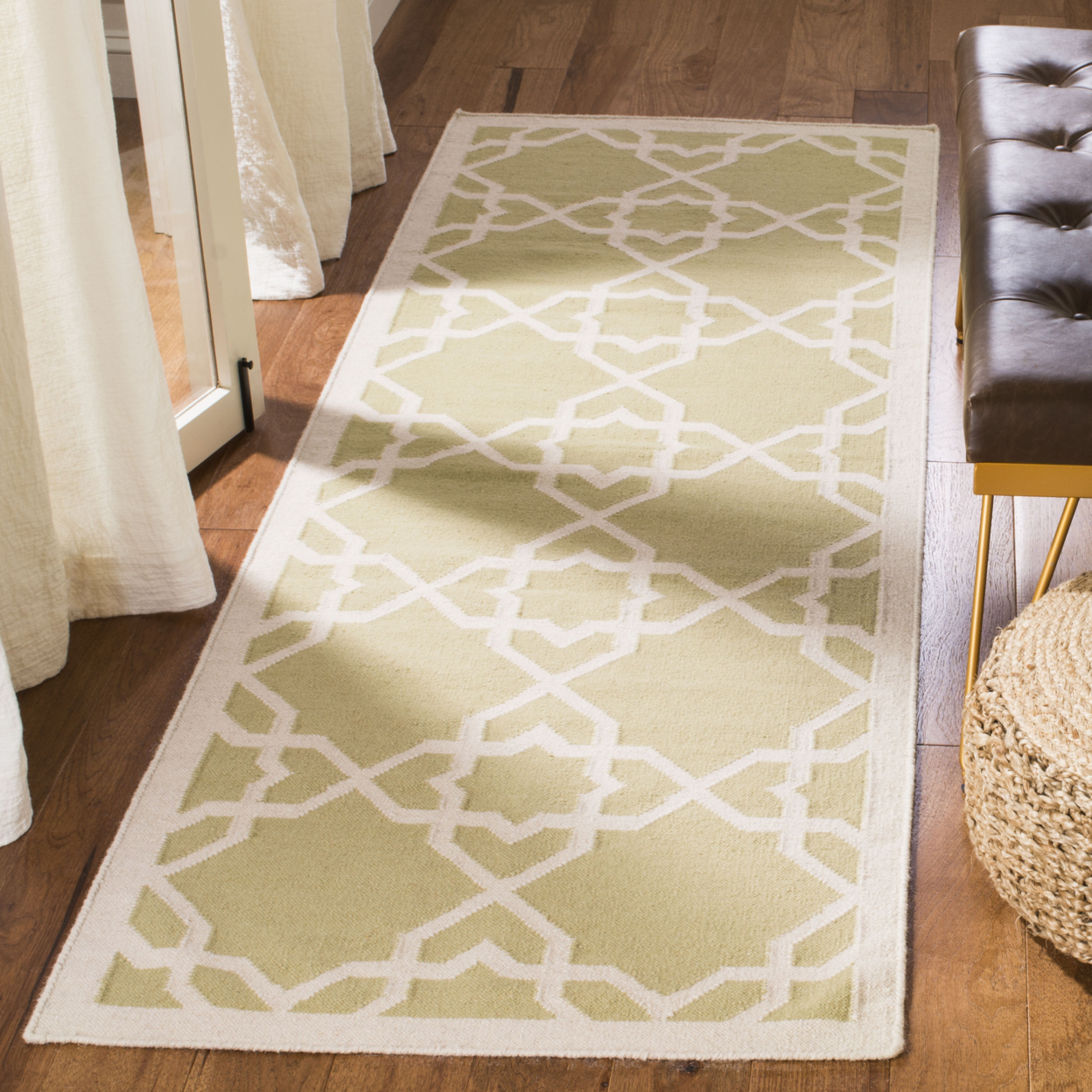 SAFAVIEH Dhurries DHU548A Handwoven Olive / Ivory Rug - 6' X 9'