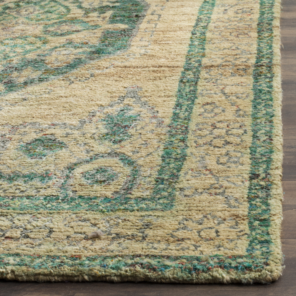 SAFAVIEH Tangier TGR606A Hand-knotted Beige / Emerald Rug - 4' X 6'