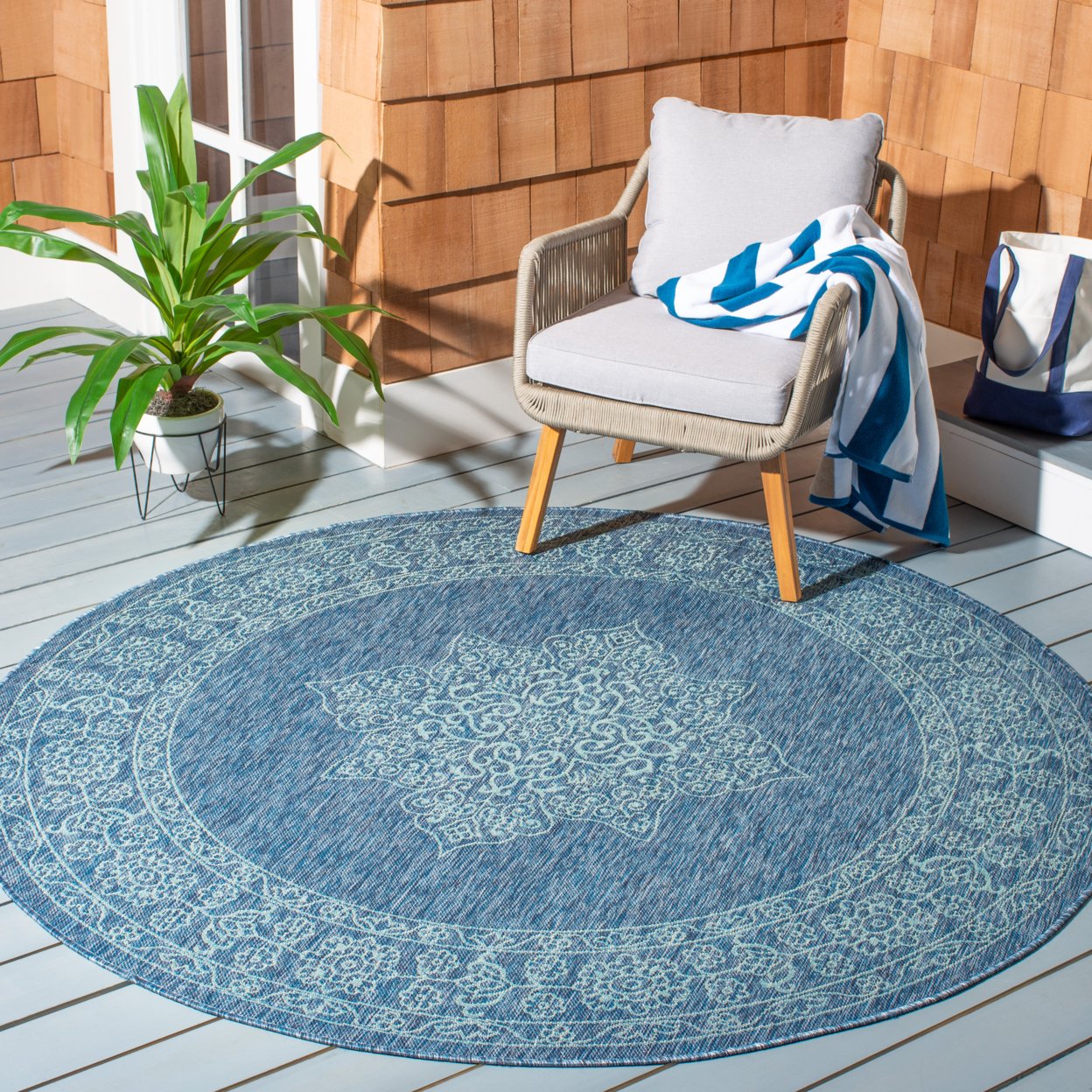 SAFAVIEH Outdoor CY8232-39421 Courtyard Navy / Ivory Rug - 6' 7 Square