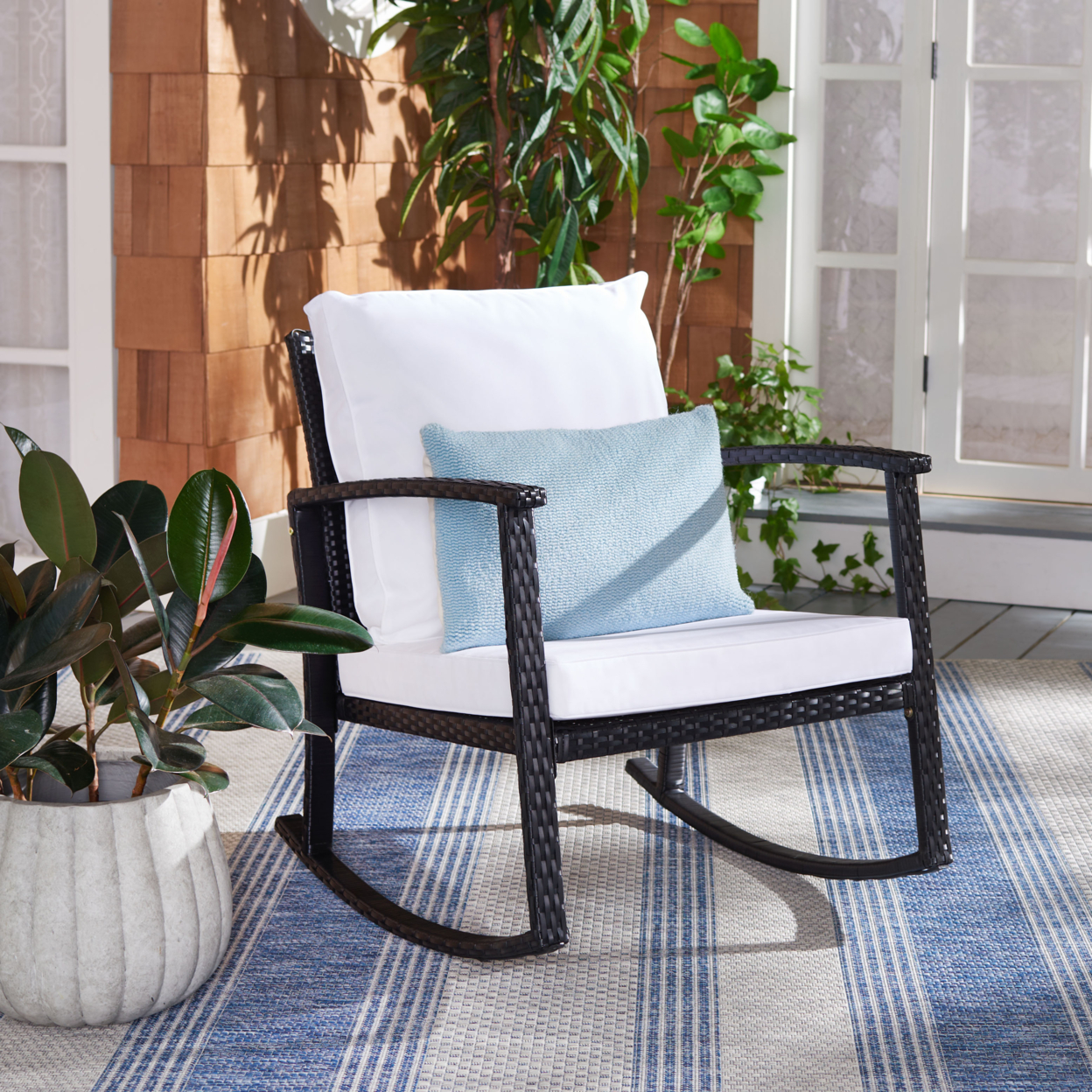 SAFAVIEH Outdoor Collection Daire Rocking Chair Black/White Cushion