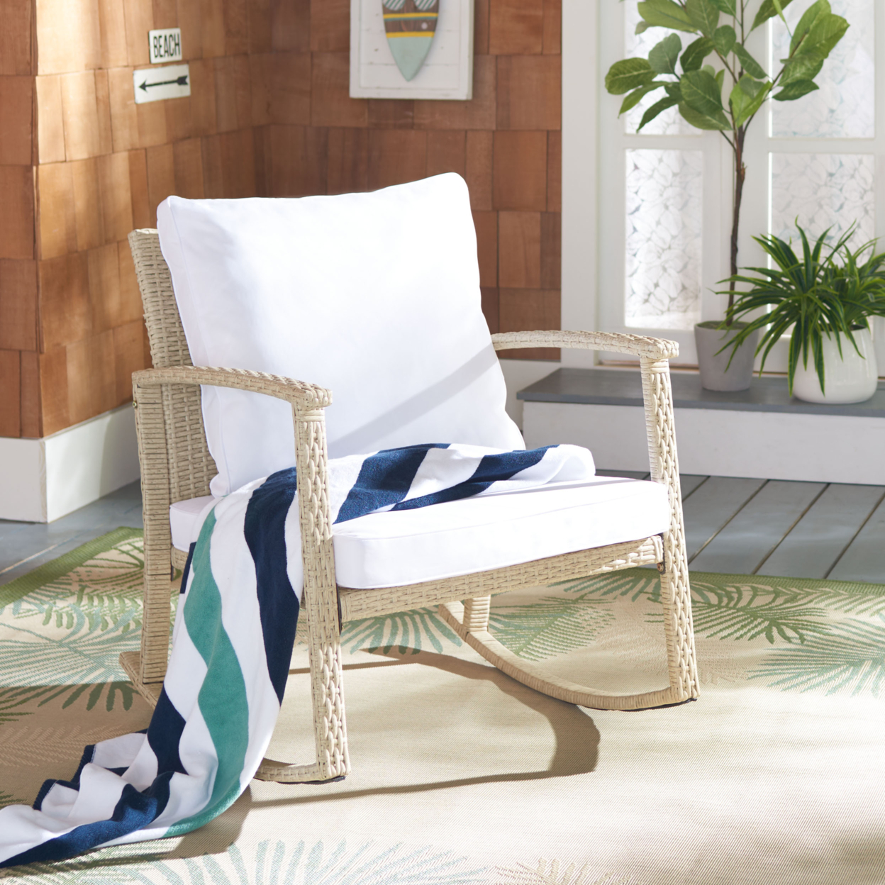 SAFAVIEH Outdoor Collection Daire Rocking Chair Beige/White Cushion