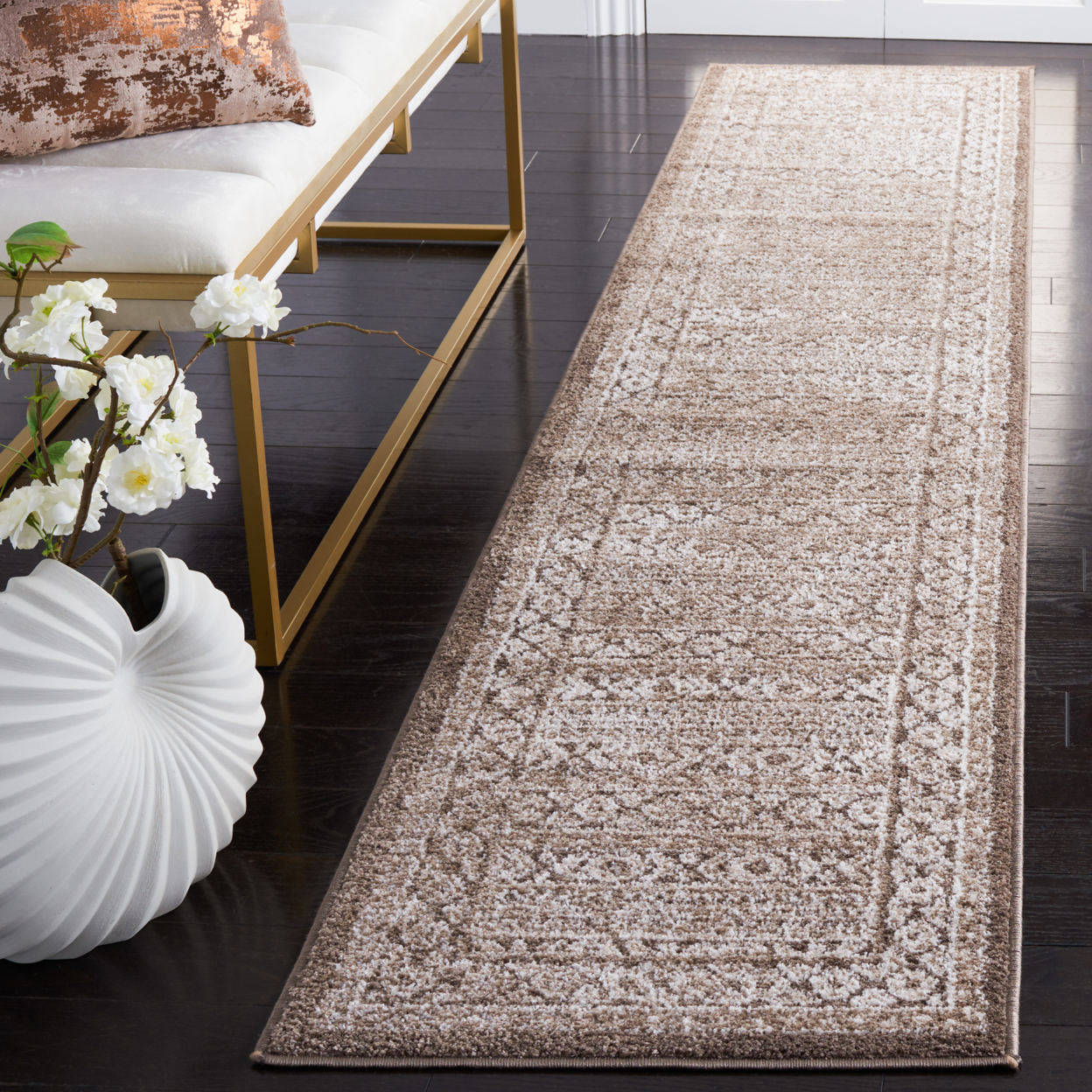 SAFAVIEH Toscana Collection TOS658A Ivory / Brown Rug - 4' X 6'