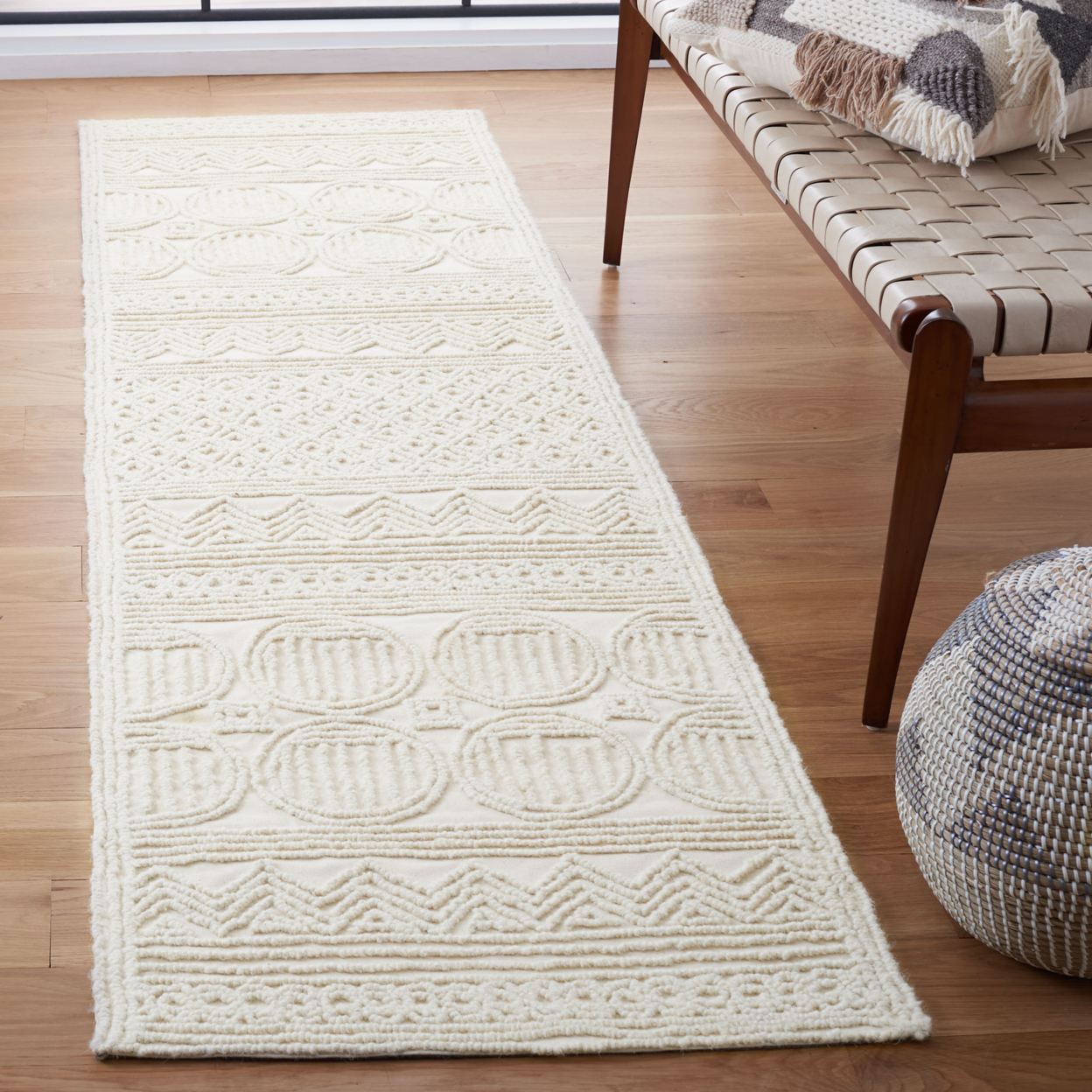 SAFAVIEH Trace Collection TRC402A Handmade Ivory Rug - 6' 6 Square