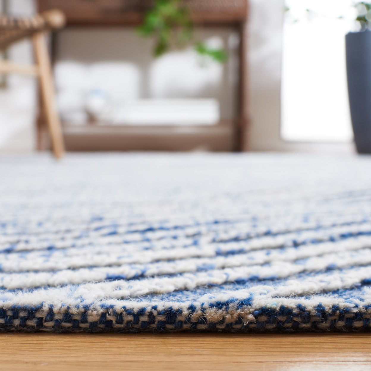SAFAVIEH Trace Collection TRC901N Handmade Navy Rug - 6' Square