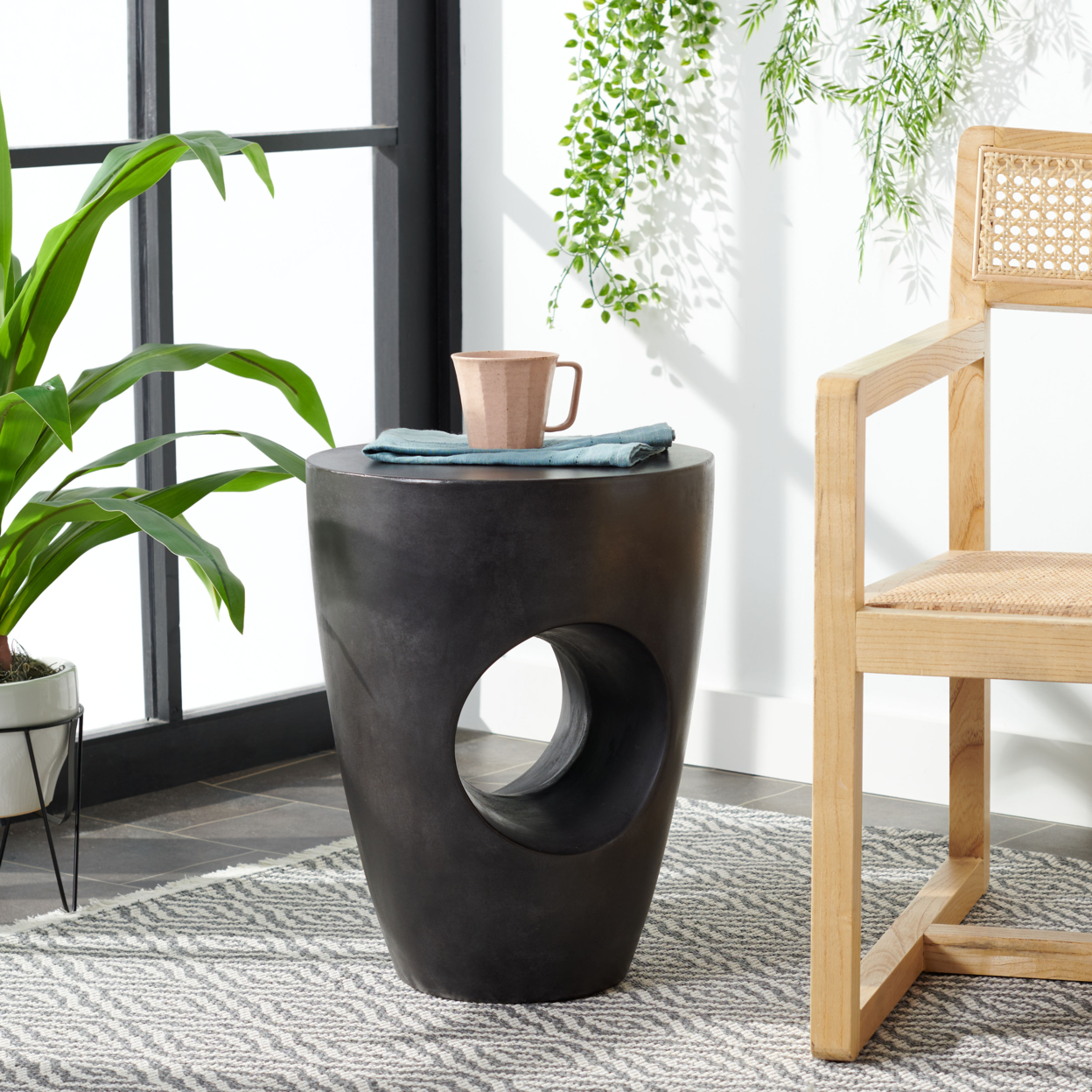 SAFAVIEH Outdoor Collection Aishi Concrete Accent Stool Black