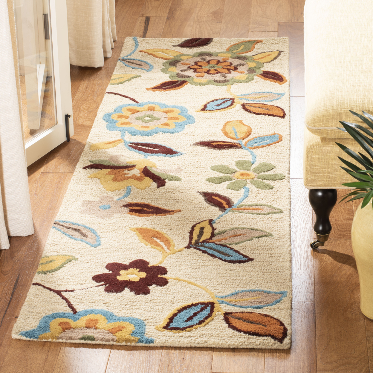 SAFAVIEH Blossom BLM677A Hand-hooked Beige / Multi Rug - 8' X 10'