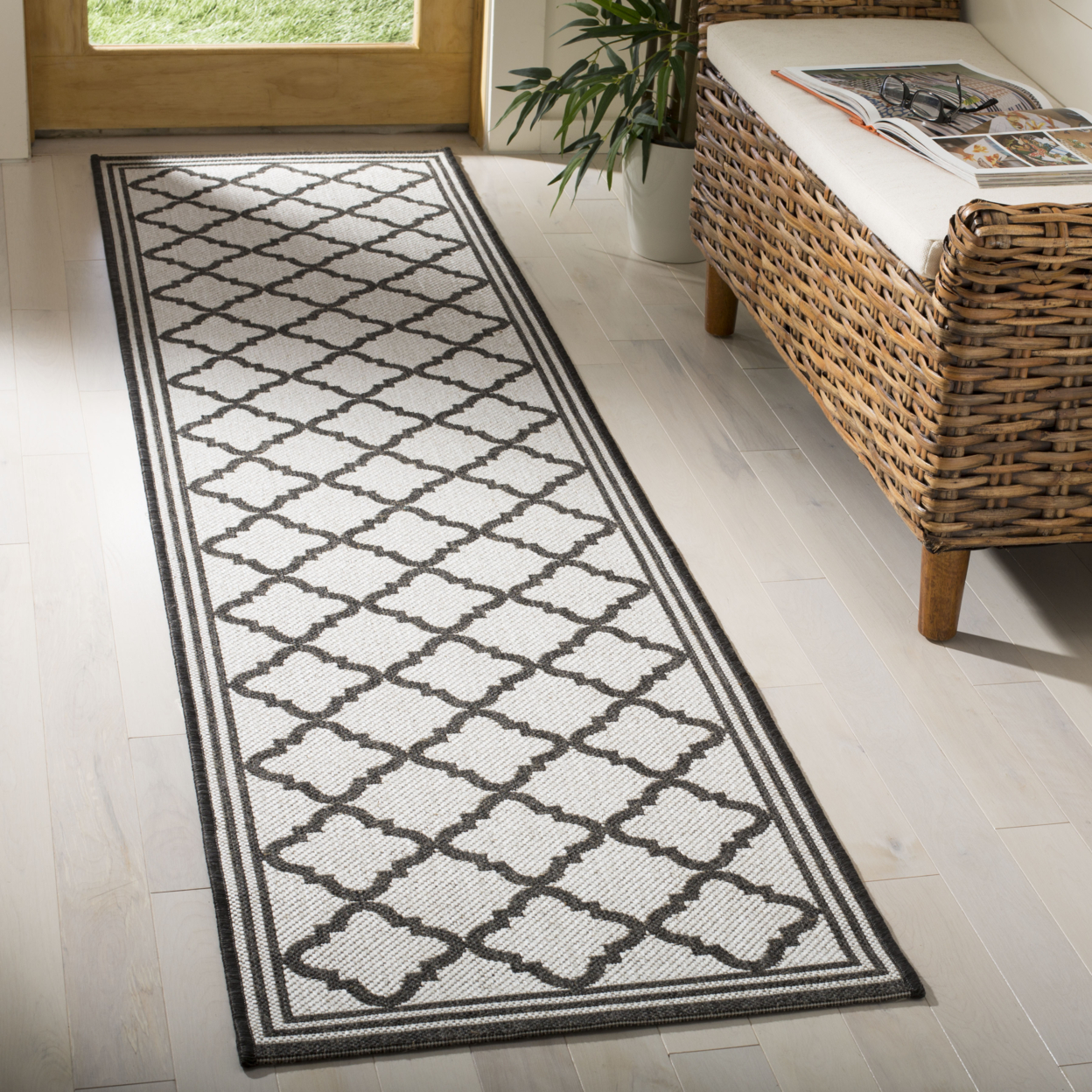 SAFAVIEH Outdoor LND121A Linden Light Grey / Charcoal Rug - 6' 7 Square