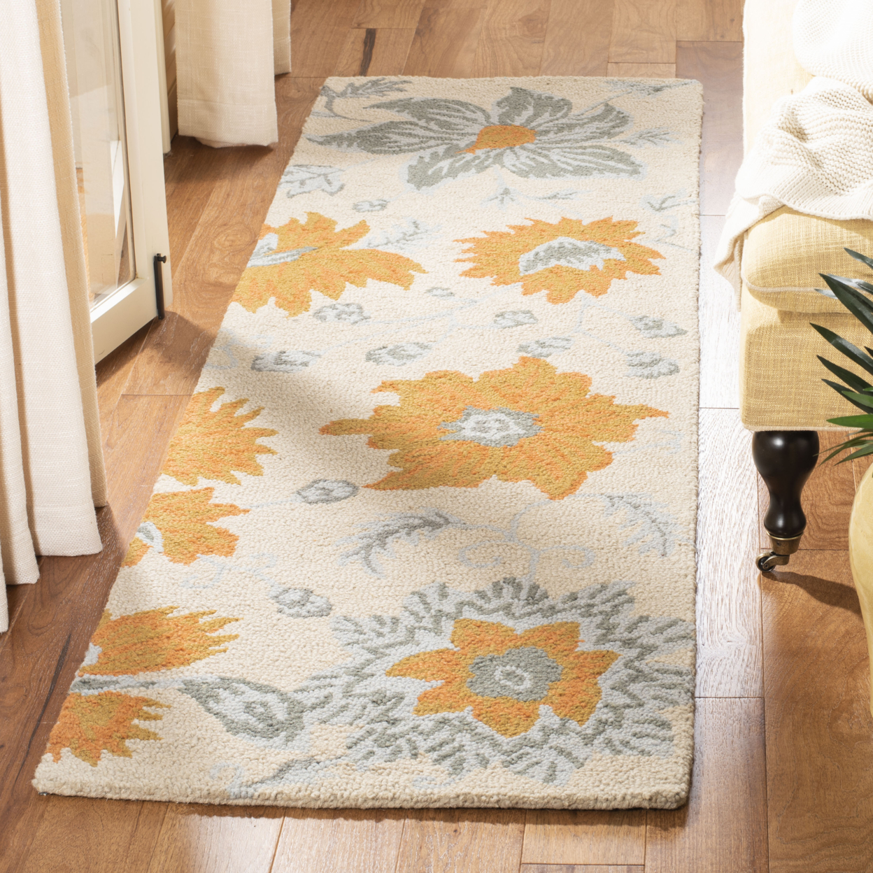 SAFAVIEH Blossom BLM865A Hand-hooked Ivory / Multi Rug - 8' X 10'