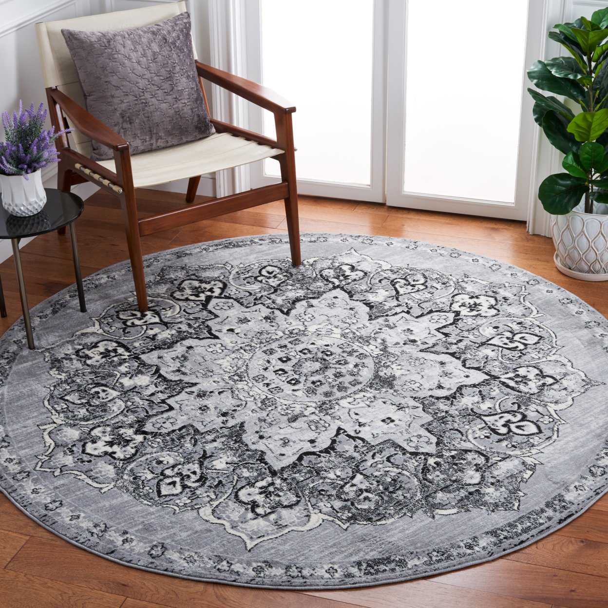 SAFAVIEH Brentwood Collection BNT802G Silver / Black Rug - 8' X 10'