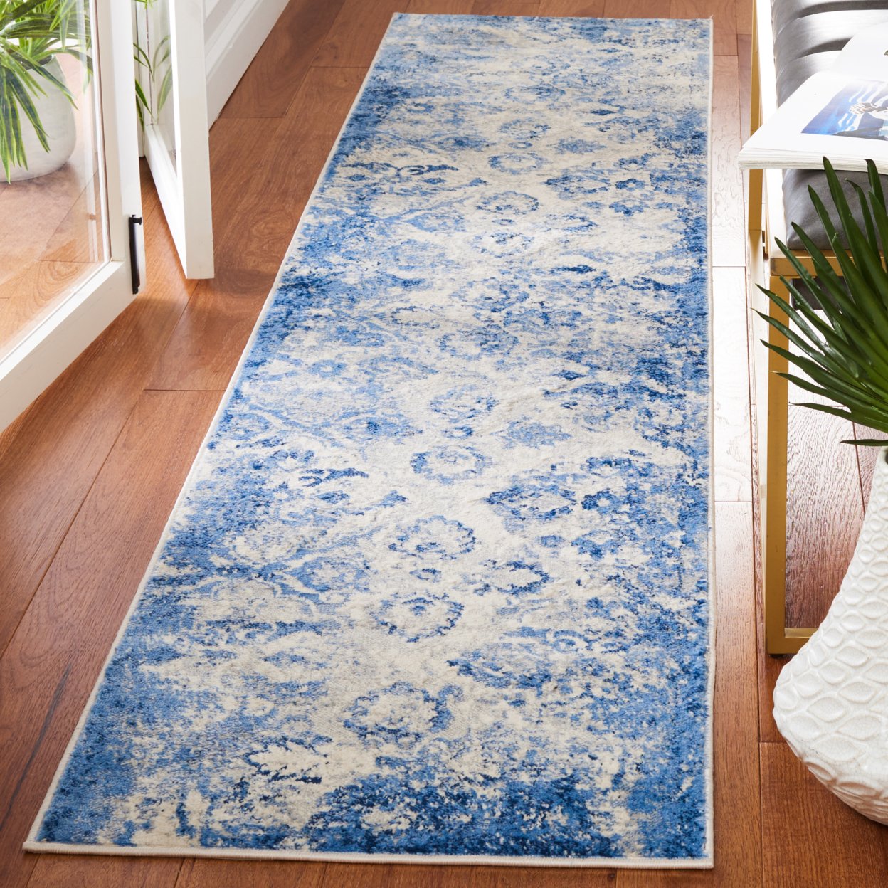 SAFAVIEH Brentwood Collection BNT829M Blue / Ivory Rug - 2' X 9'
